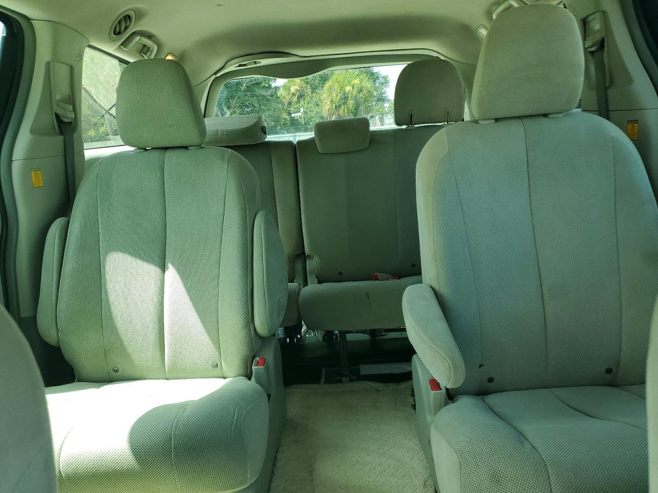 2011 Toyota Sienna Base 7-passenger Green vin: 5TDKA3DC4BS008694