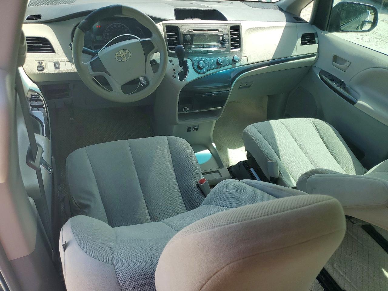 2011 Toyota Sienna Base 7-passenger Green vin: 5TDKA3DC4BS008694