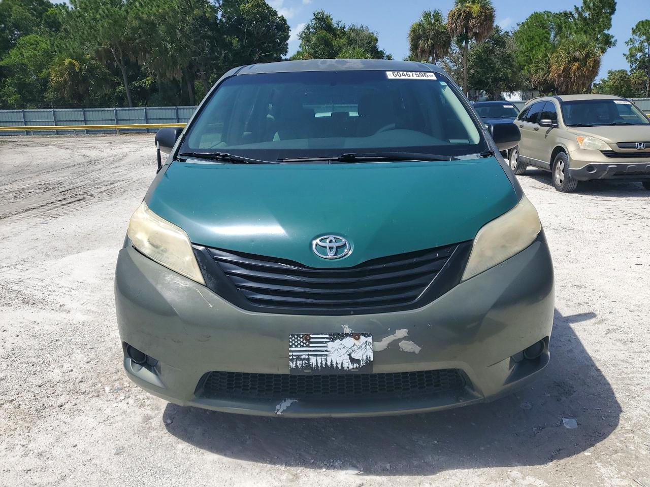 2011 Toyota Sienna Base 7-passenger Green vin: 5TDKA3DC4BS008694