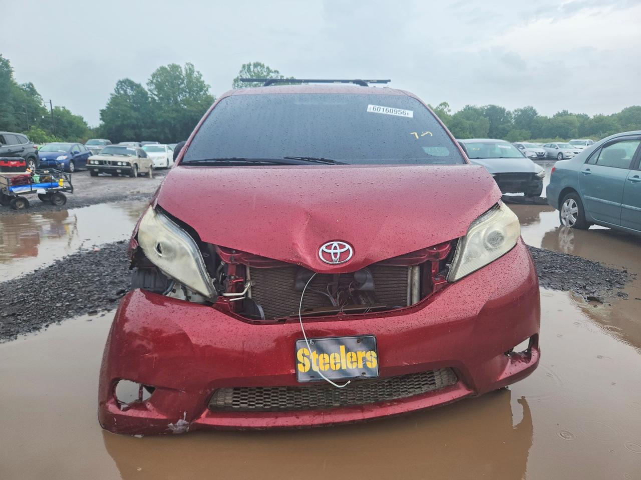2012 Toyota Sienna Base 7-passenger Red vin: 5TDKA3DC4CS016358