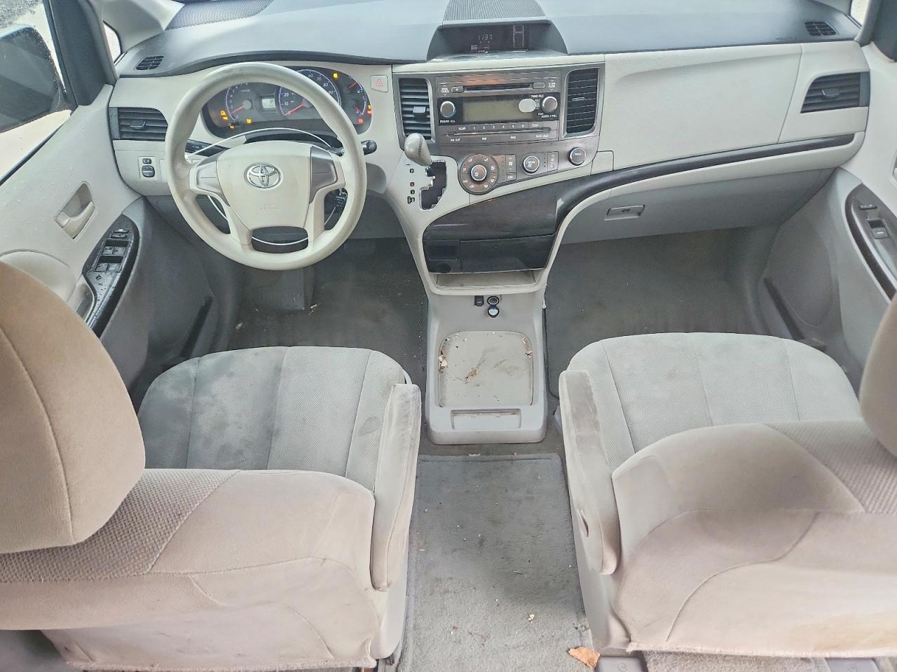 2012 Toyota Sienna Base 7-passenger Red vin: 5TDKA3DC4CS016358