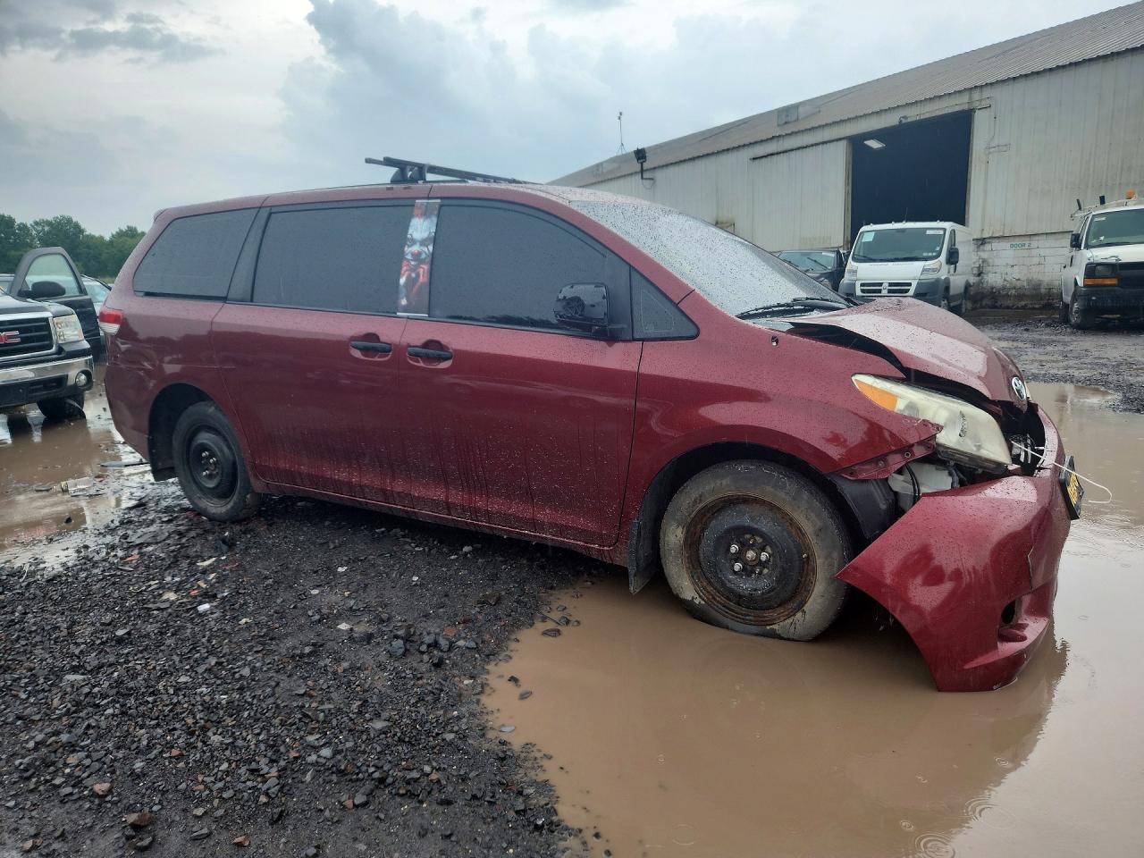 2012 Toyota Sienna Base 7-passenger Red vin: 5TDKA3DC4CS016358