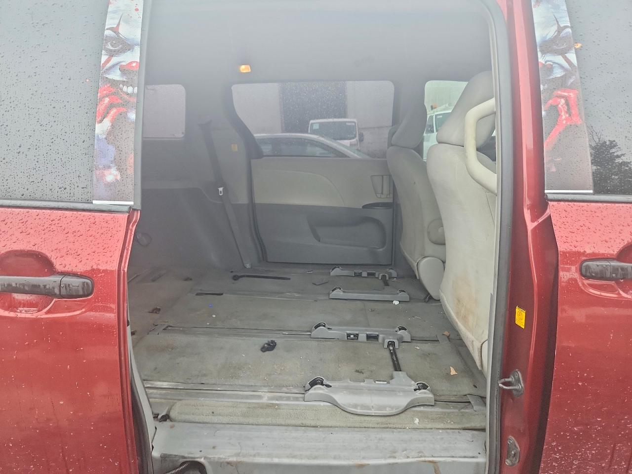 2012 Toyota Sienna Base 7-passenger Red vin: 5TDKA3DC4CS016358