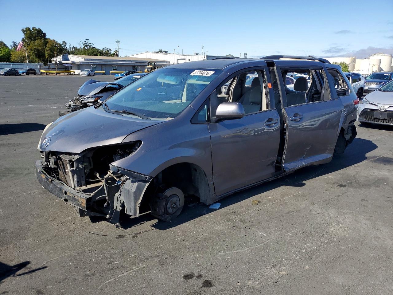 2011 Toyota Sienna Le 8-passenger Gray vin: 5TDKA3DC5BS002905