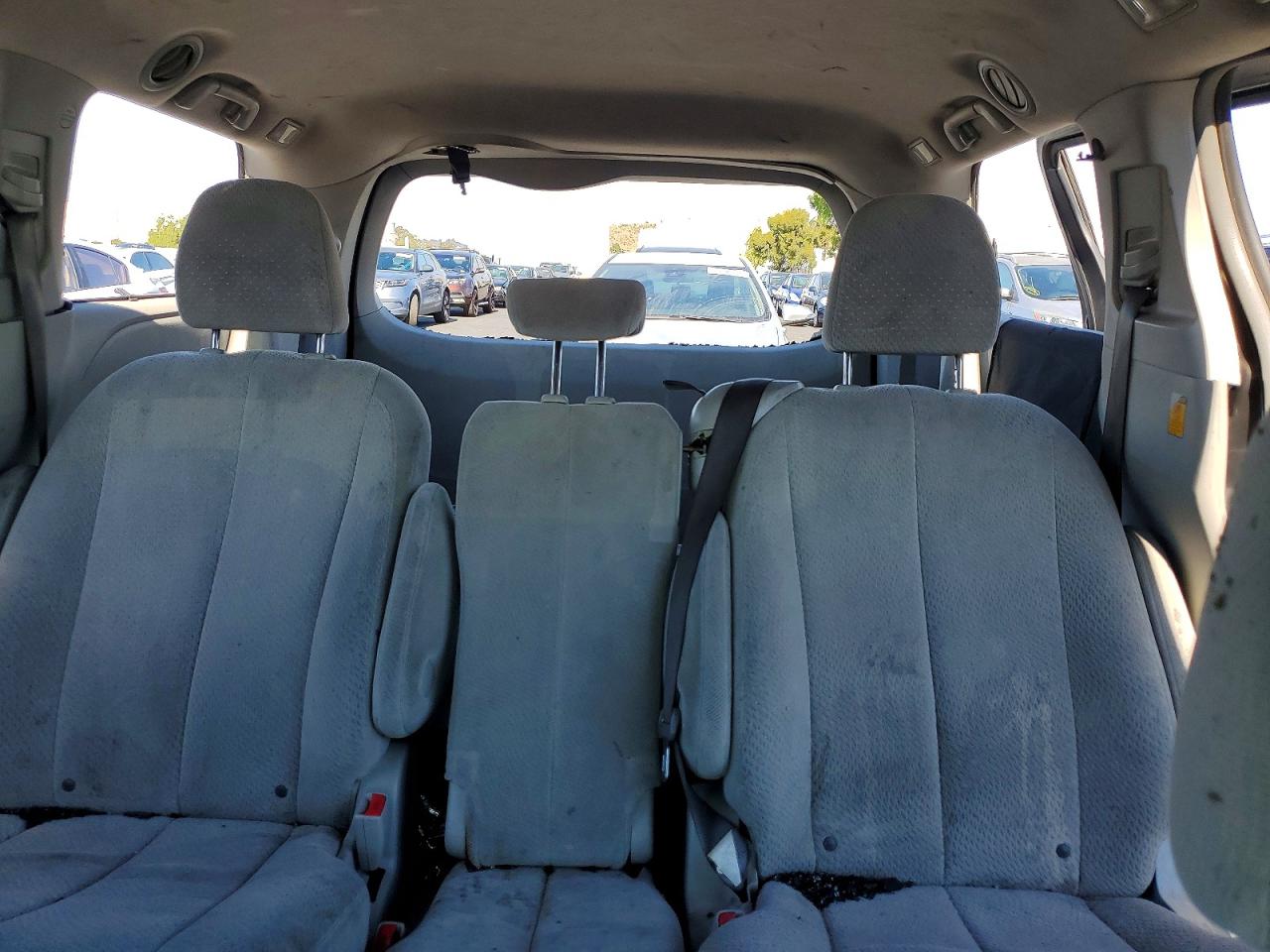2011 Toyota Sienna Le 8-passenger Gray vin: 5TDKA3DC5BS002905