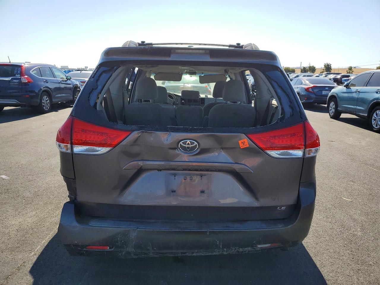 2011 Toyota Sienna Le 8-passenger Gray vin: 5TDKA3DC5BS002905
