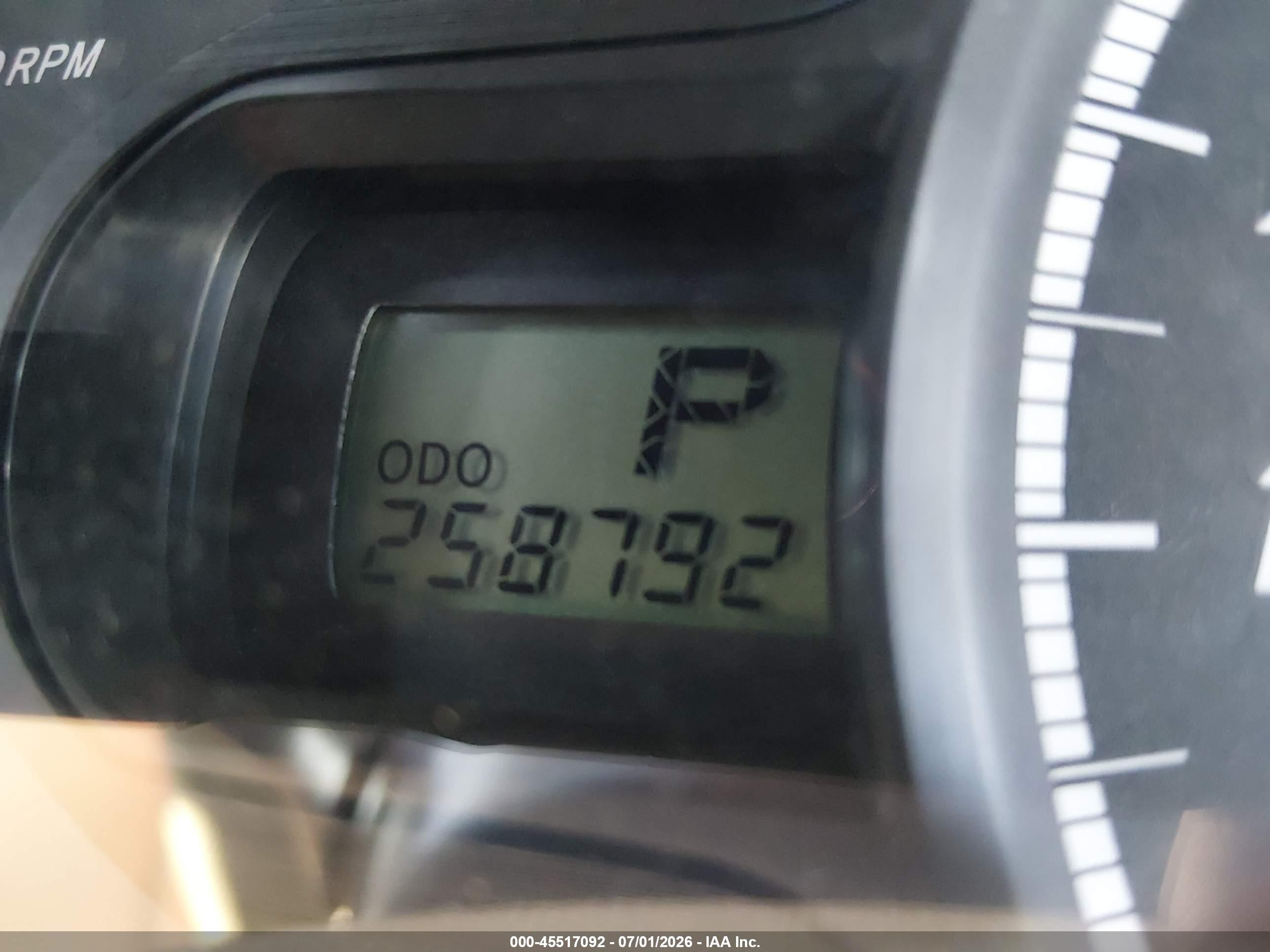 2011 Toyota Sienna   Красный vin: 5TDKA3DC5BS003097