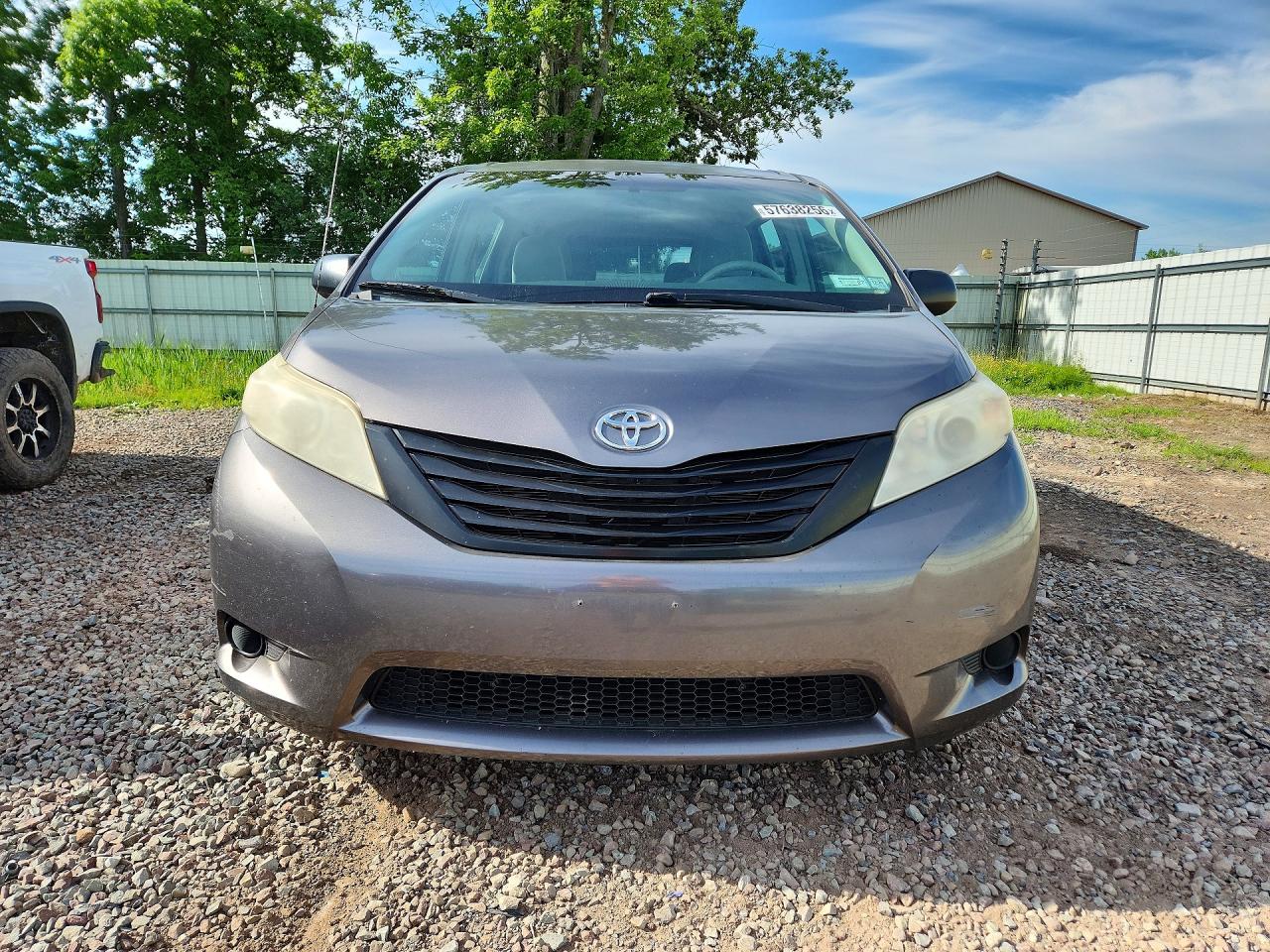 2011 Toyota Sienna Base 7-passenger Gray vin: 5TDKA3DC5BS006467