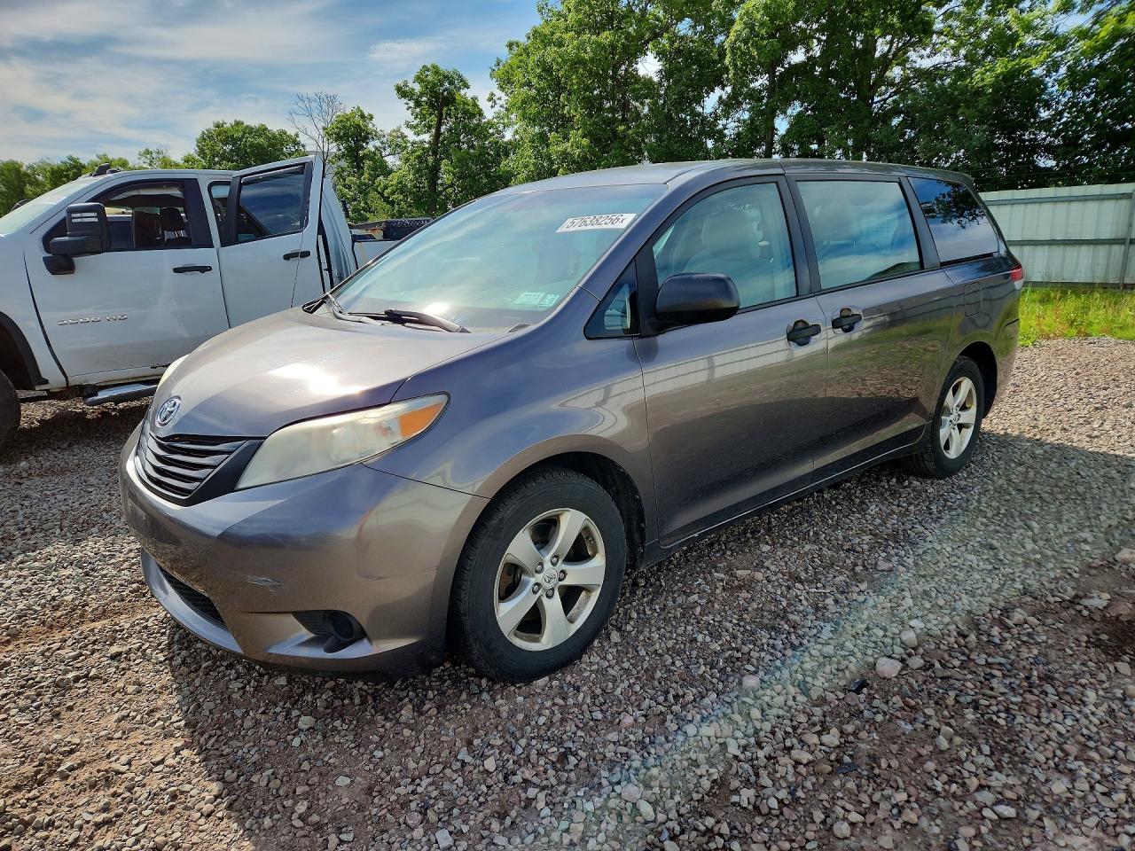2011 Toyota Sienna Base 7-passenger Gray vin: 5TDKA3DC5BS006467
