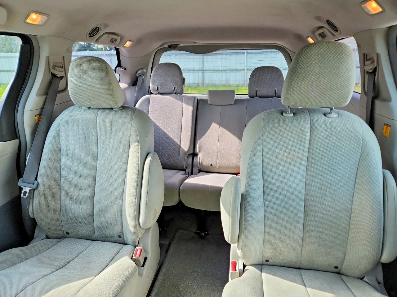 2011 Toyota Sienna Base 7-passenger Gray vin: 5TDKA3DC5BS006467