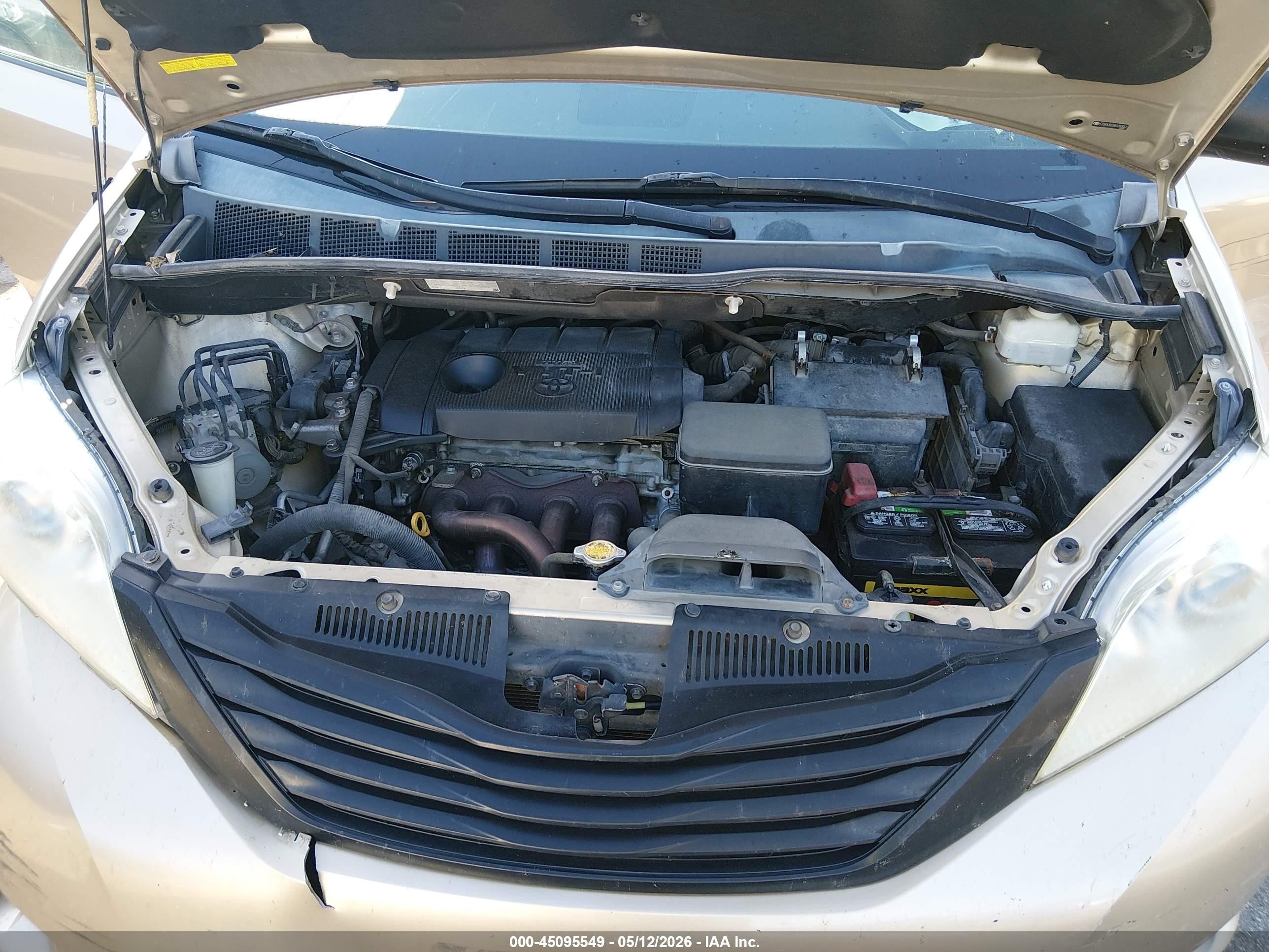 2011 Toyota Sienna   Золотой vin: 5TDKA3DC6BS003657