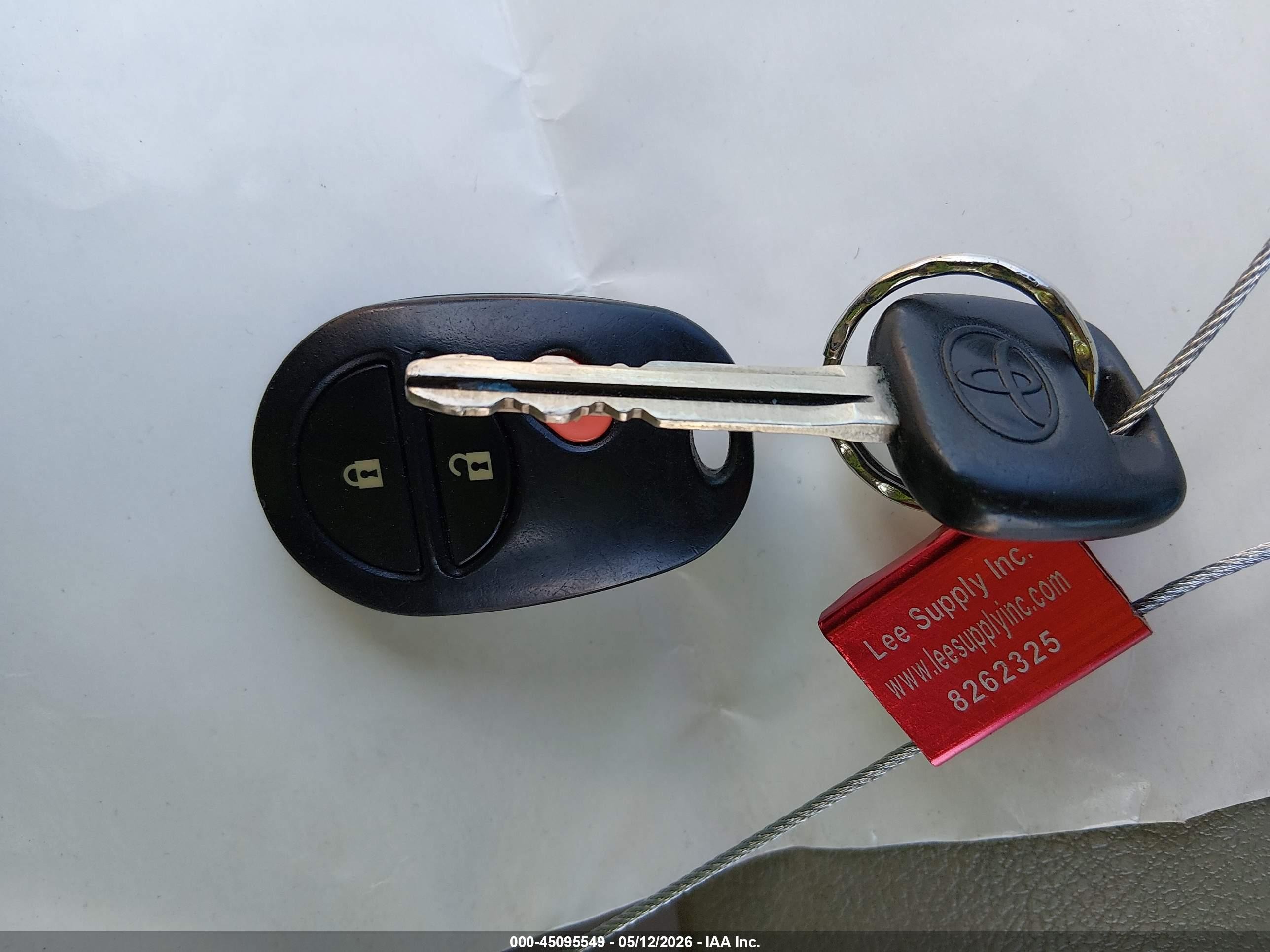 2011 Toyota Sienna   Золотой vin: 5TDKA3DC6BS003657