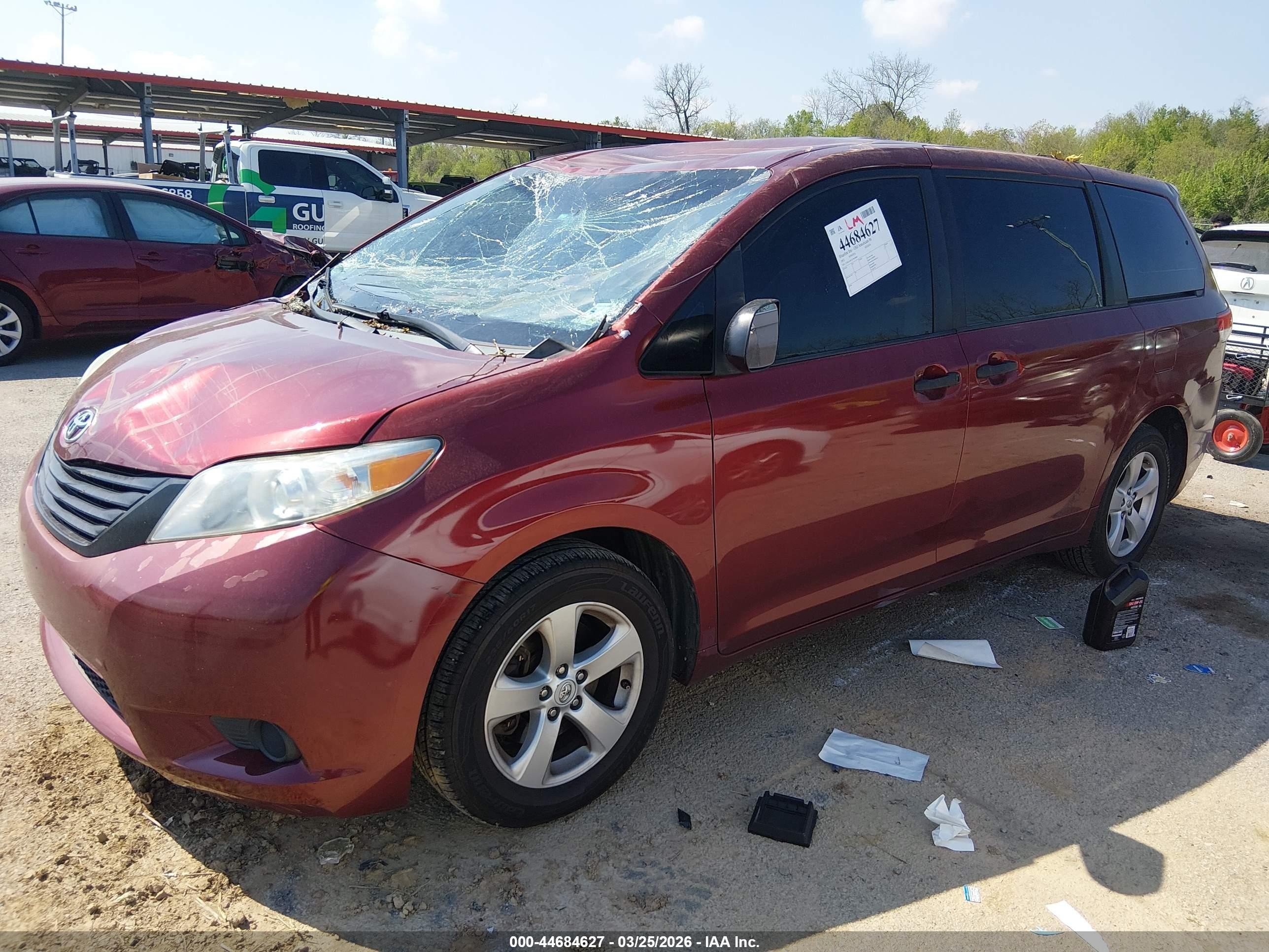 2012 Toyota Sienna Base 7 Passenger Red vin: 5TDKA3DC6CS010660
