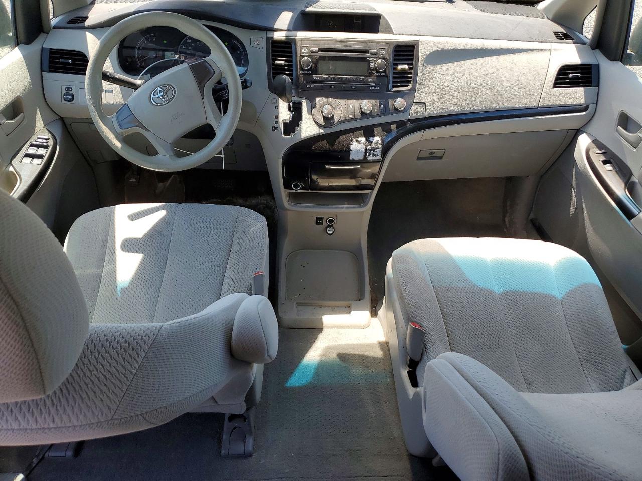 2012 Toyota Sienna Base 7-passenger Серый vin: 5TDKA3DC6CS012652