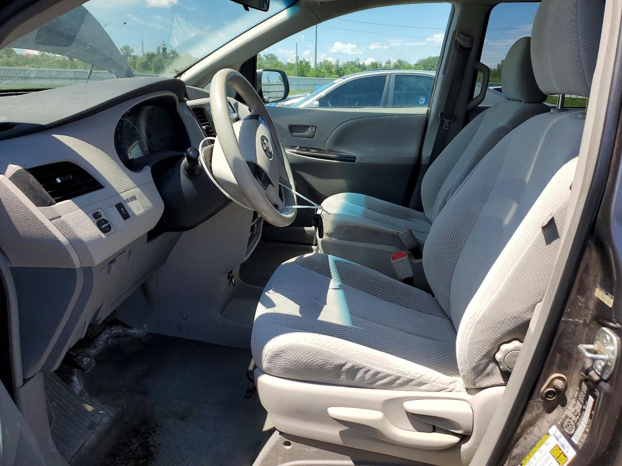 2012 Toyota Sienna Base 7-passenger Серый vin: 5TDKA3DC6CS012652