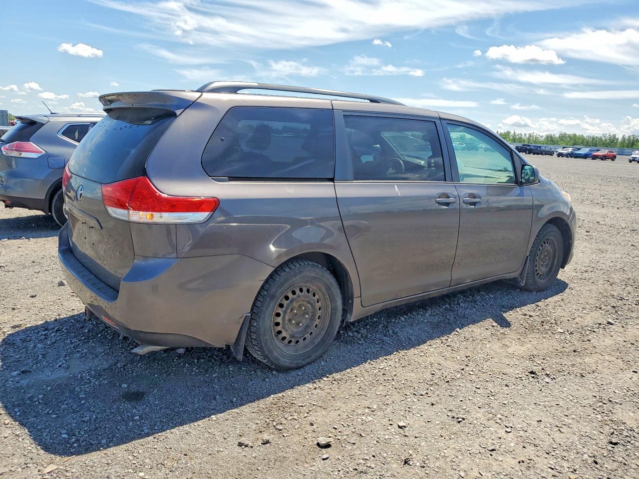 2012 Toyota Sienna Base 7-passenger Серый vin: 5TDKA3DC6CS012652