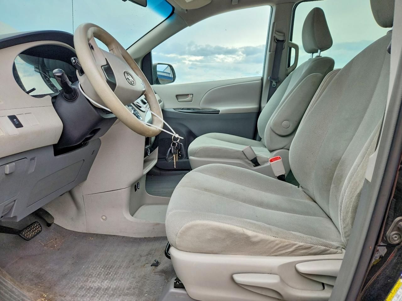 2011 Toyota Sienna Base 7-passenger Black vin: 5TDKA3DC7BS003389