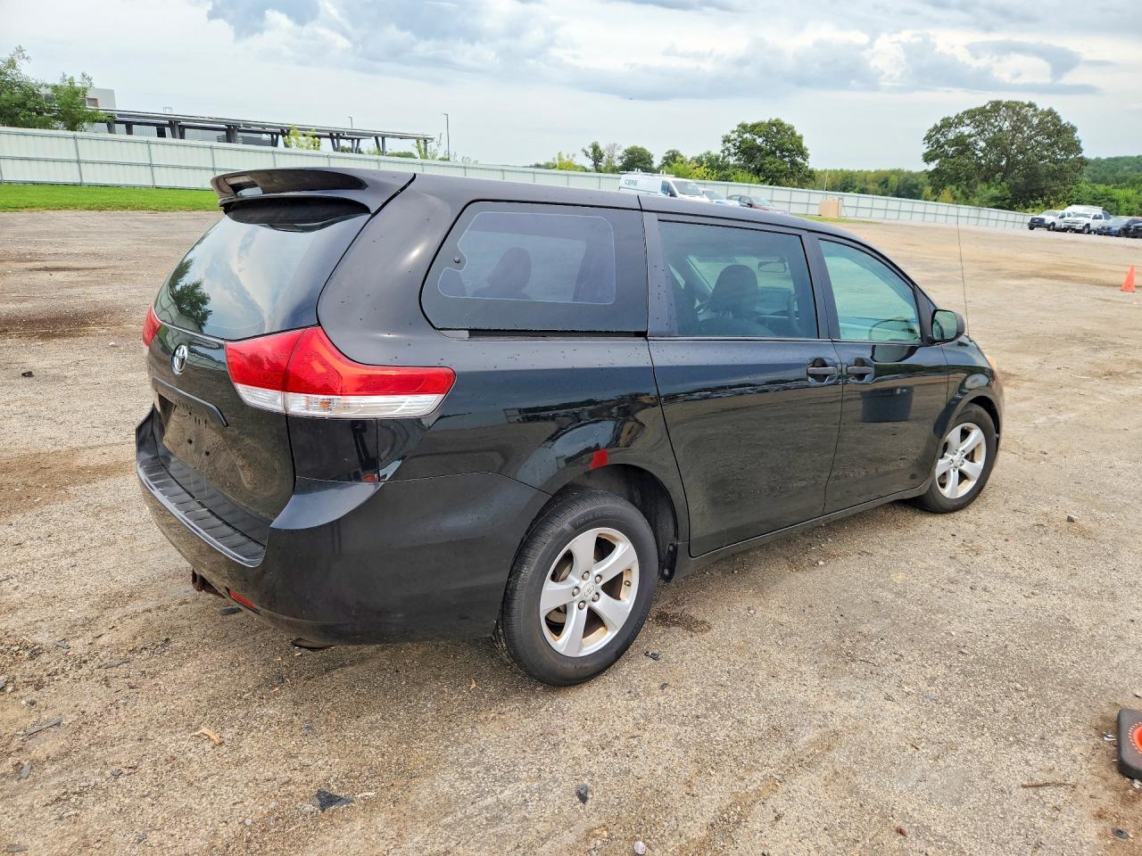 2011 Toyota Sienna Base 7-passenger Black vin: 5TDKA3DC7BS003389