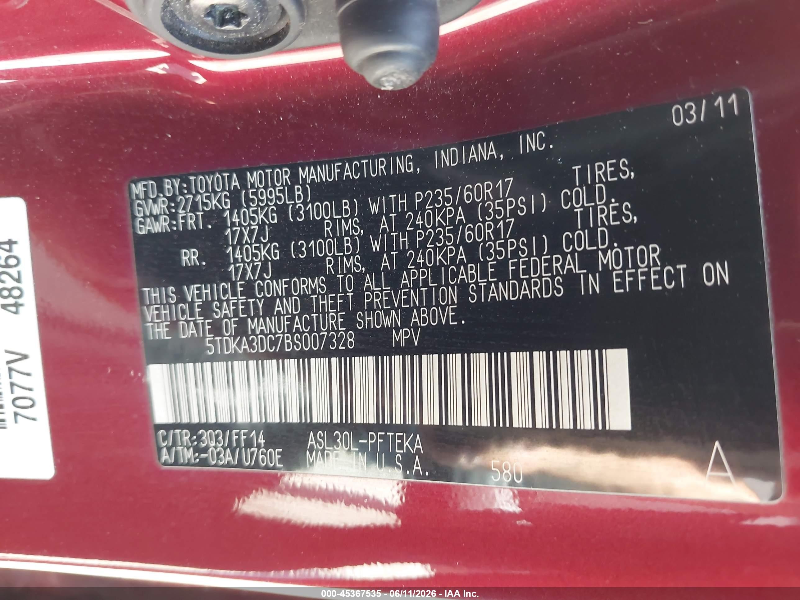 2011 Toyota Sienna   Red vin: 5TDKA3DC7BS007328