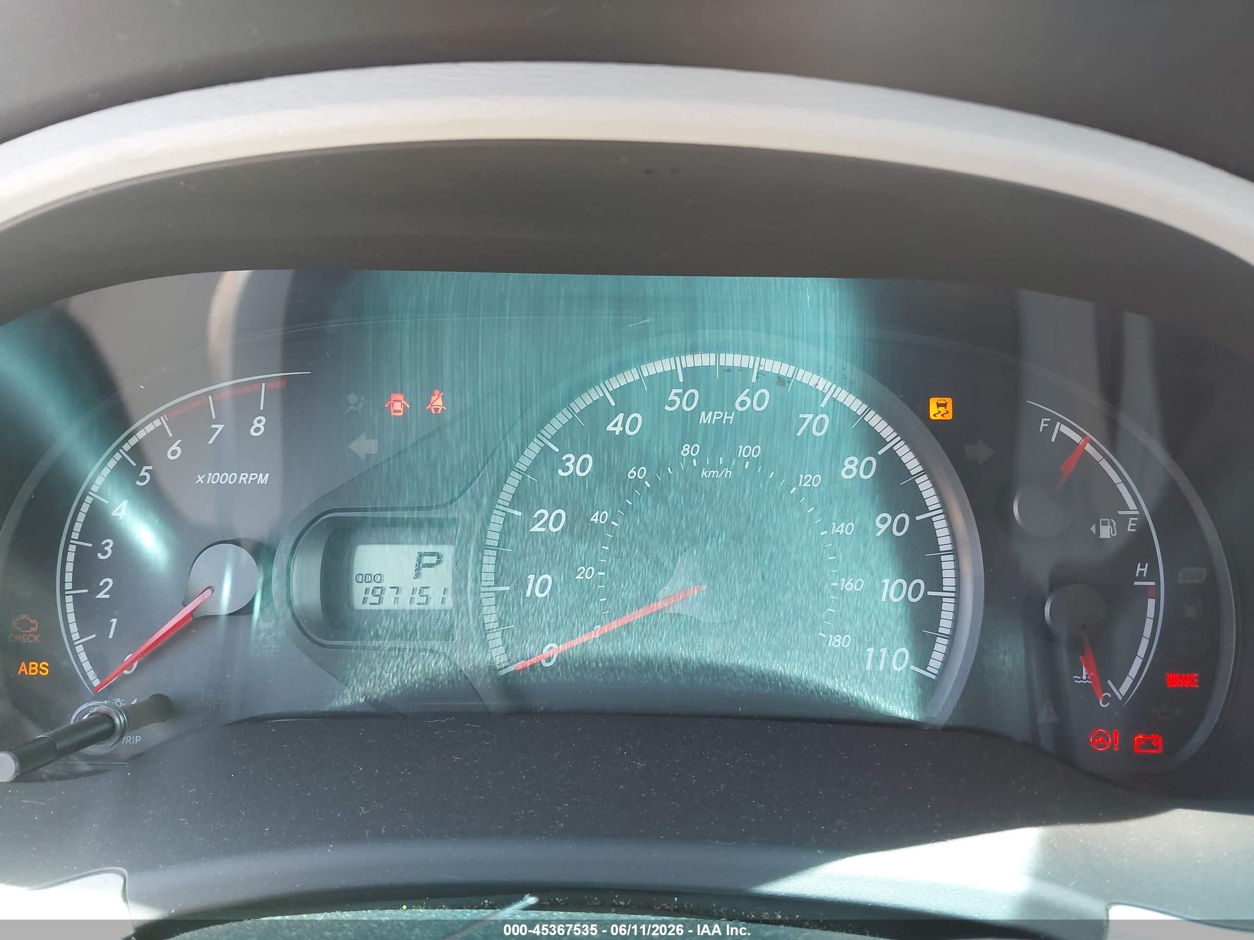 2011 Toyota Sienna   Red vin: 5TDKA3DC7BS007328