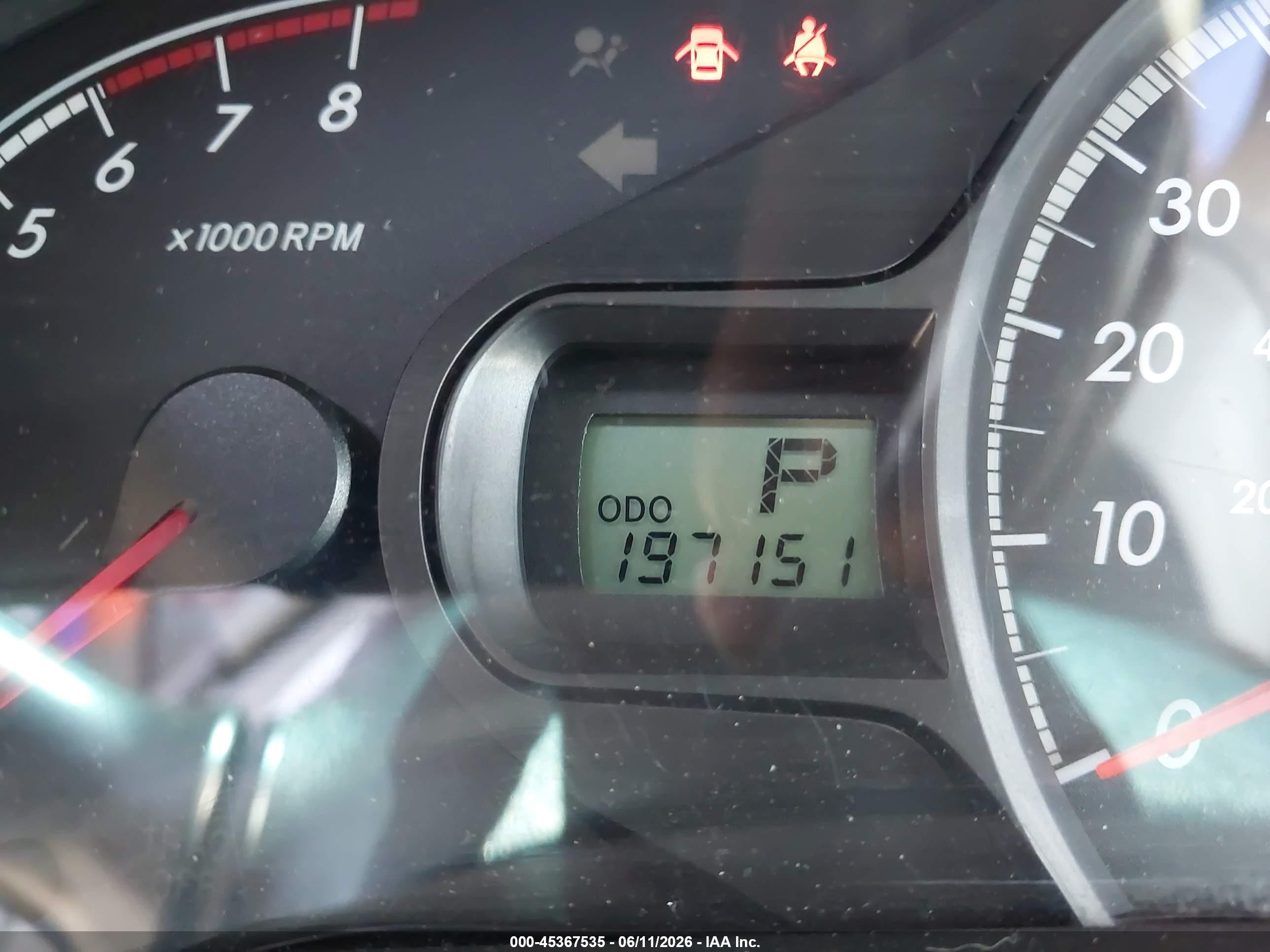 2011 Toyota Sienna   Red vin: 5TDKA3DC7BS007328