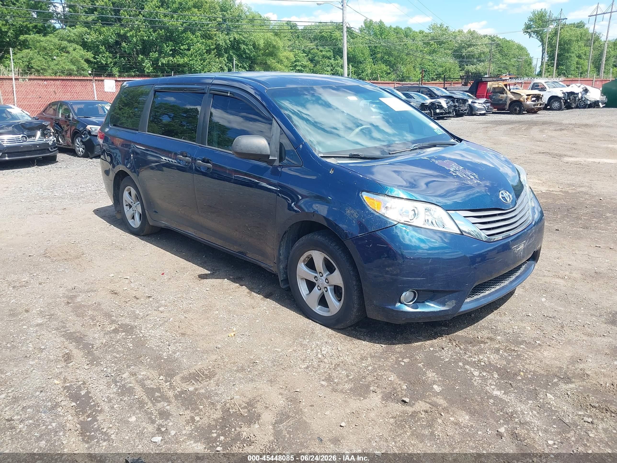 2011 Toyota Sienna   Синий vin: 5TDKA3DC7BS007748
