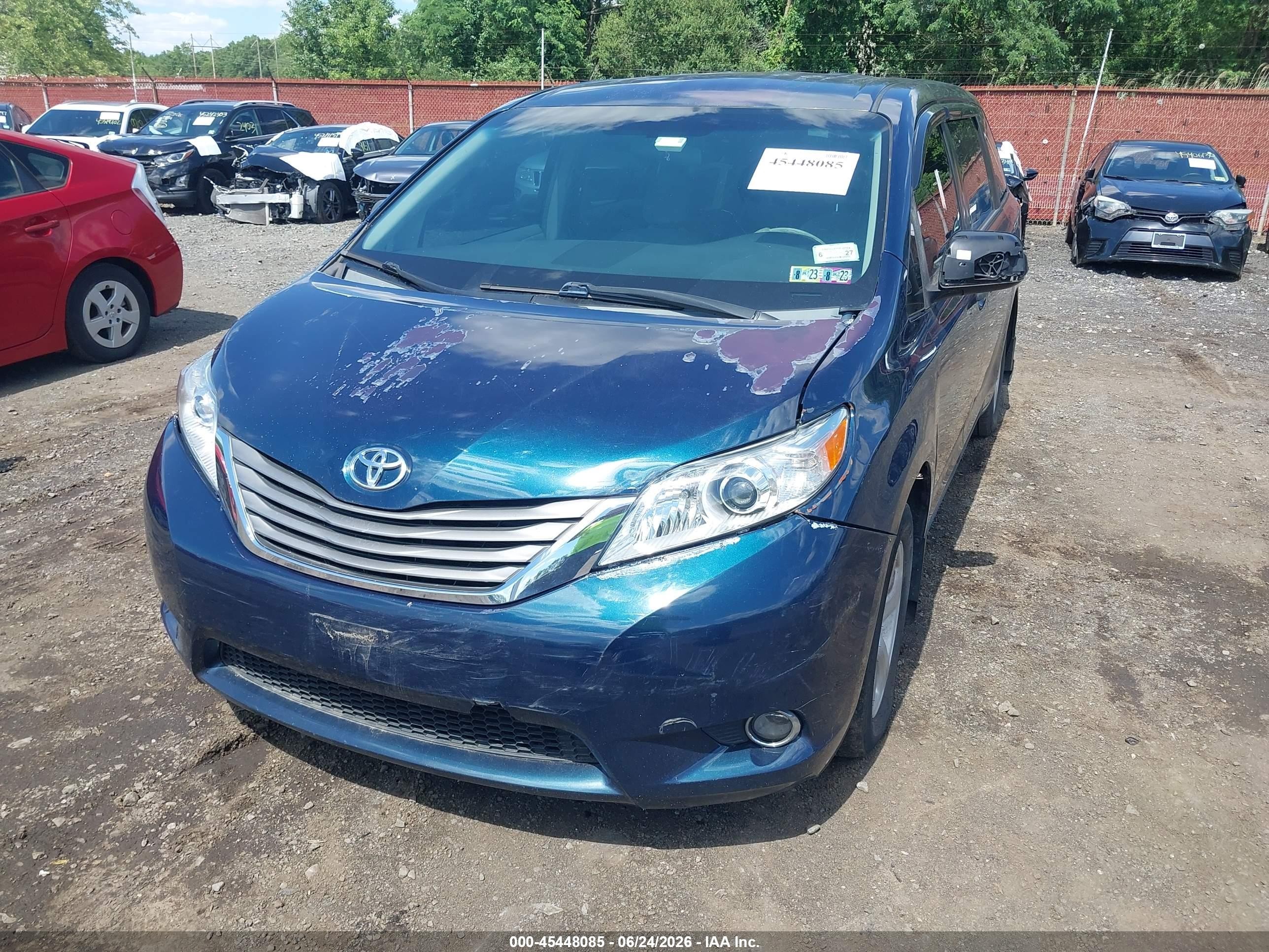 2011 Toyota Sienna   Синий vin: 5TDKA3DC7BS007748