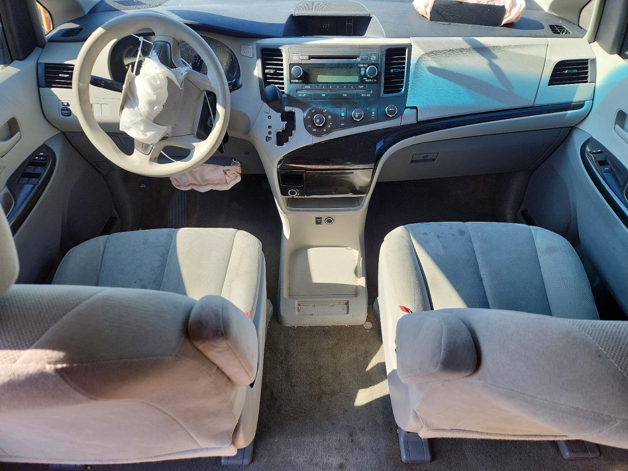 2011 Toyota Sienna Base 7-passenger Silver vin: 5TDKA3DC7BS008270