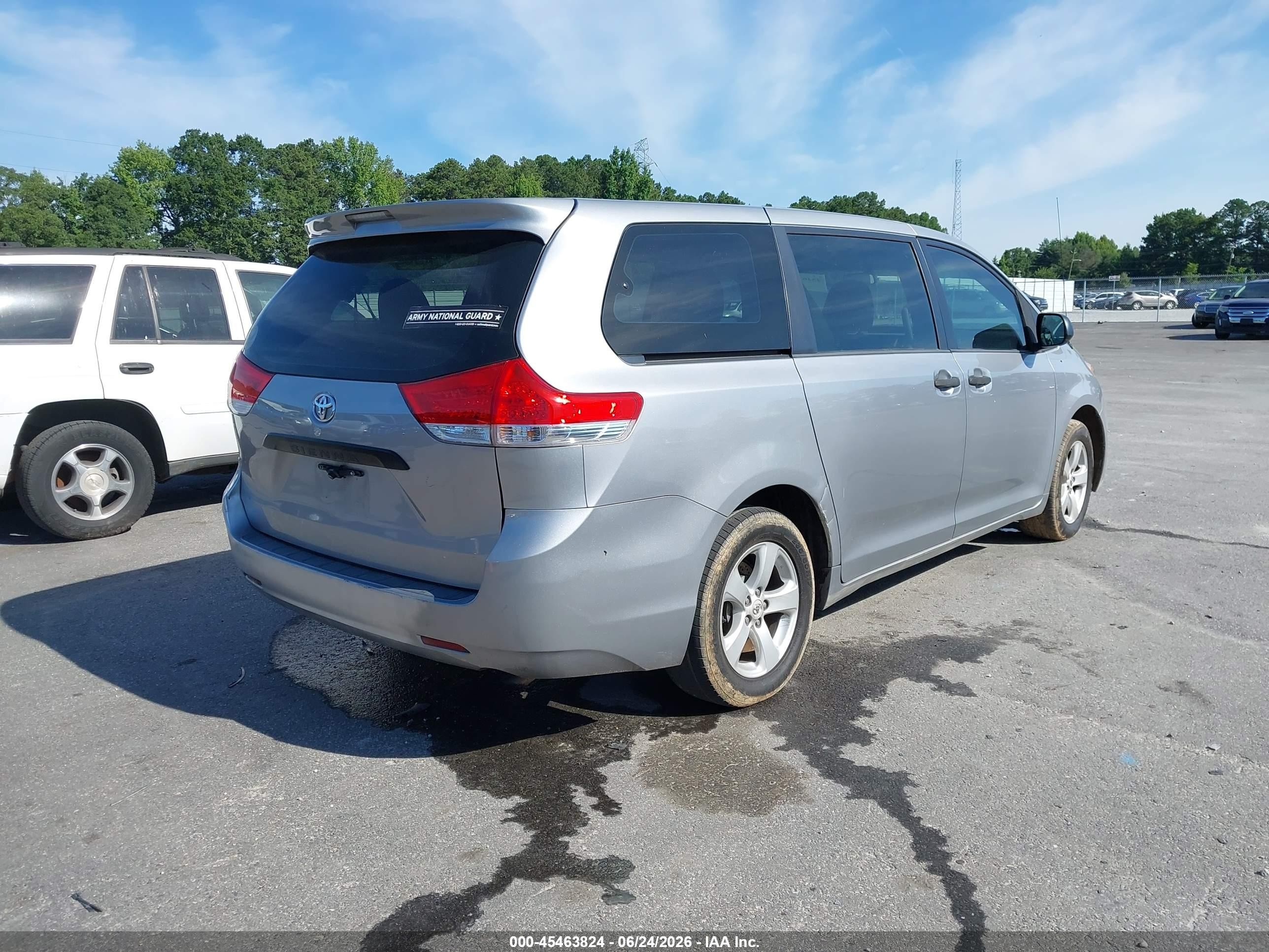 2012 Toyota Sienna Base 7 Passenger Silver vin: 5TDKA3DC7CS013728