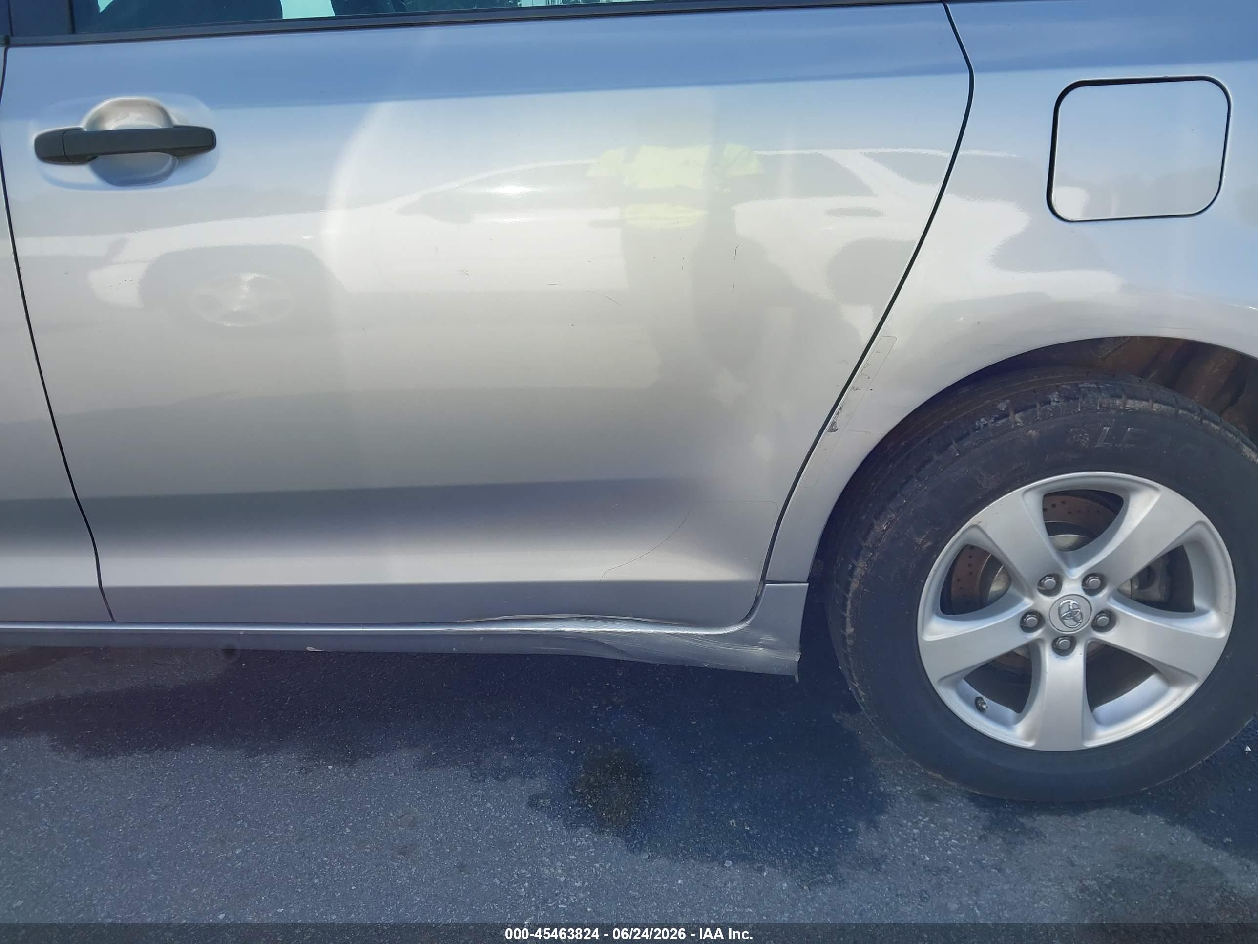 2012 Toyota Sienna Base 7 Passenger Silver vin: 5TDKA3DC7CS013728