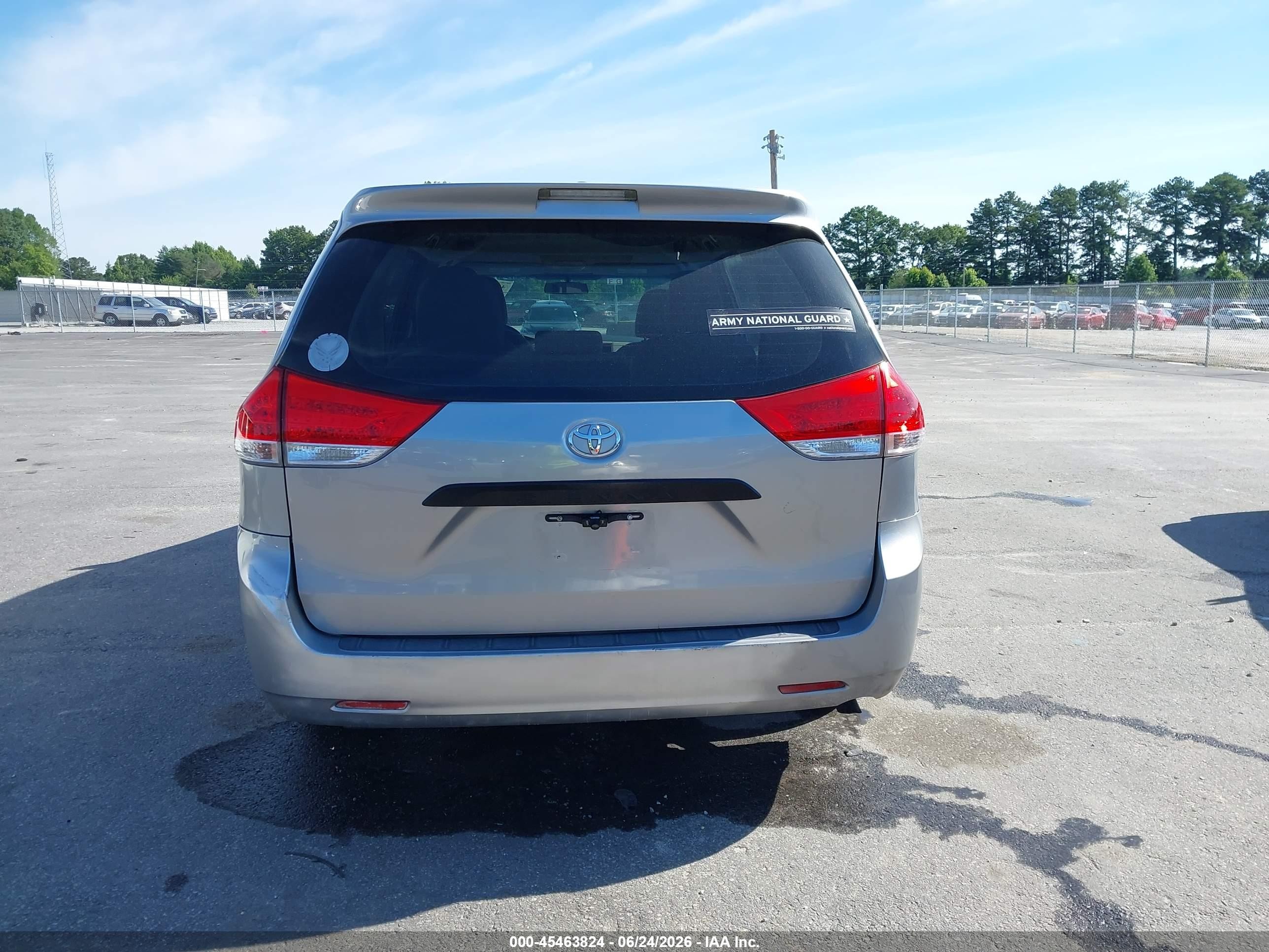 2012 Toyota Sienna Base 7 Passenger Silver vin: 5TDKA3DC7CS013728