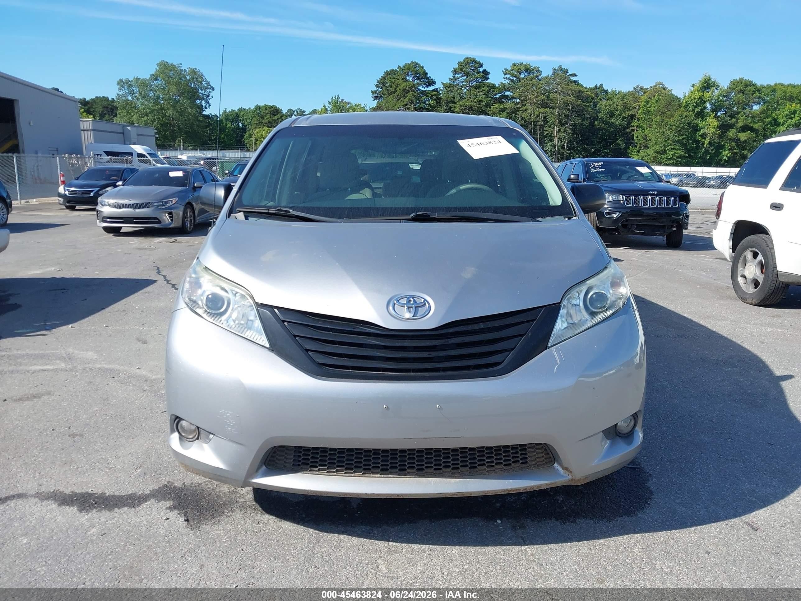 2012 Toyota Sienna Base 7 Passenger Silver vin: 5TDKA3DC7CS013728
