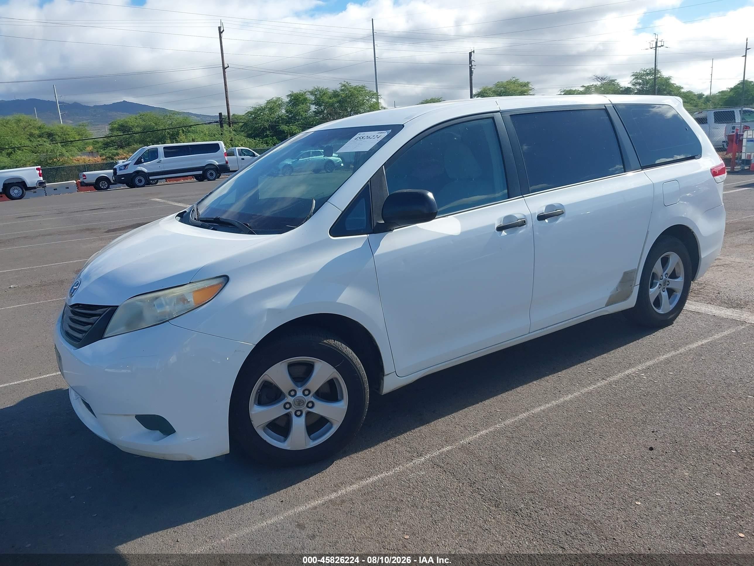 2012 Toyota Sienna Le 8 Passenger White vin: 5TDKA3DC7CS015978