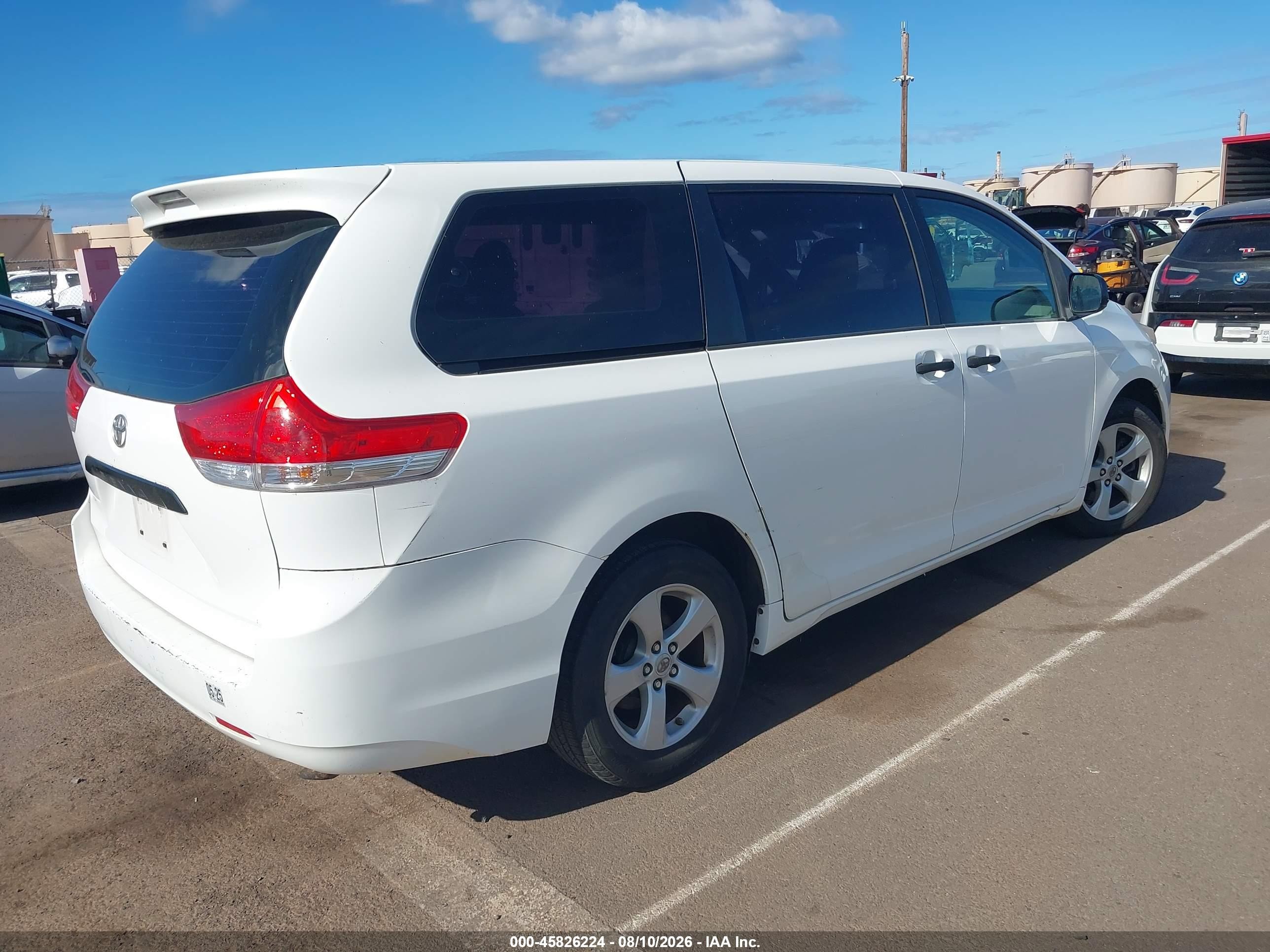 2012 Toyota Sienna Le 8 Passenger White vin: 5TDKA3DC7CS015978