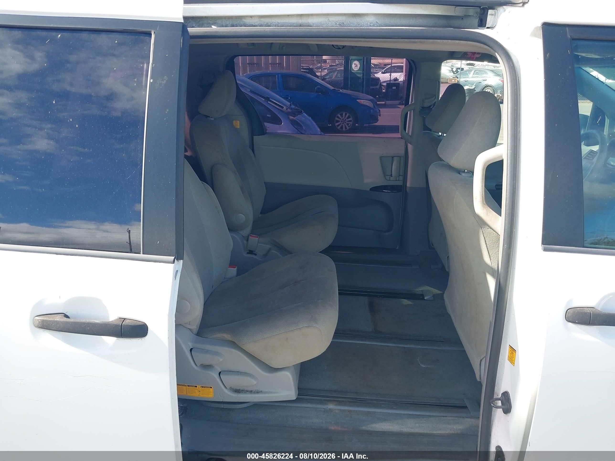 2012 Toyota Sienna Le 8 Passenger White vin: 5TDKA3DC7CS015978