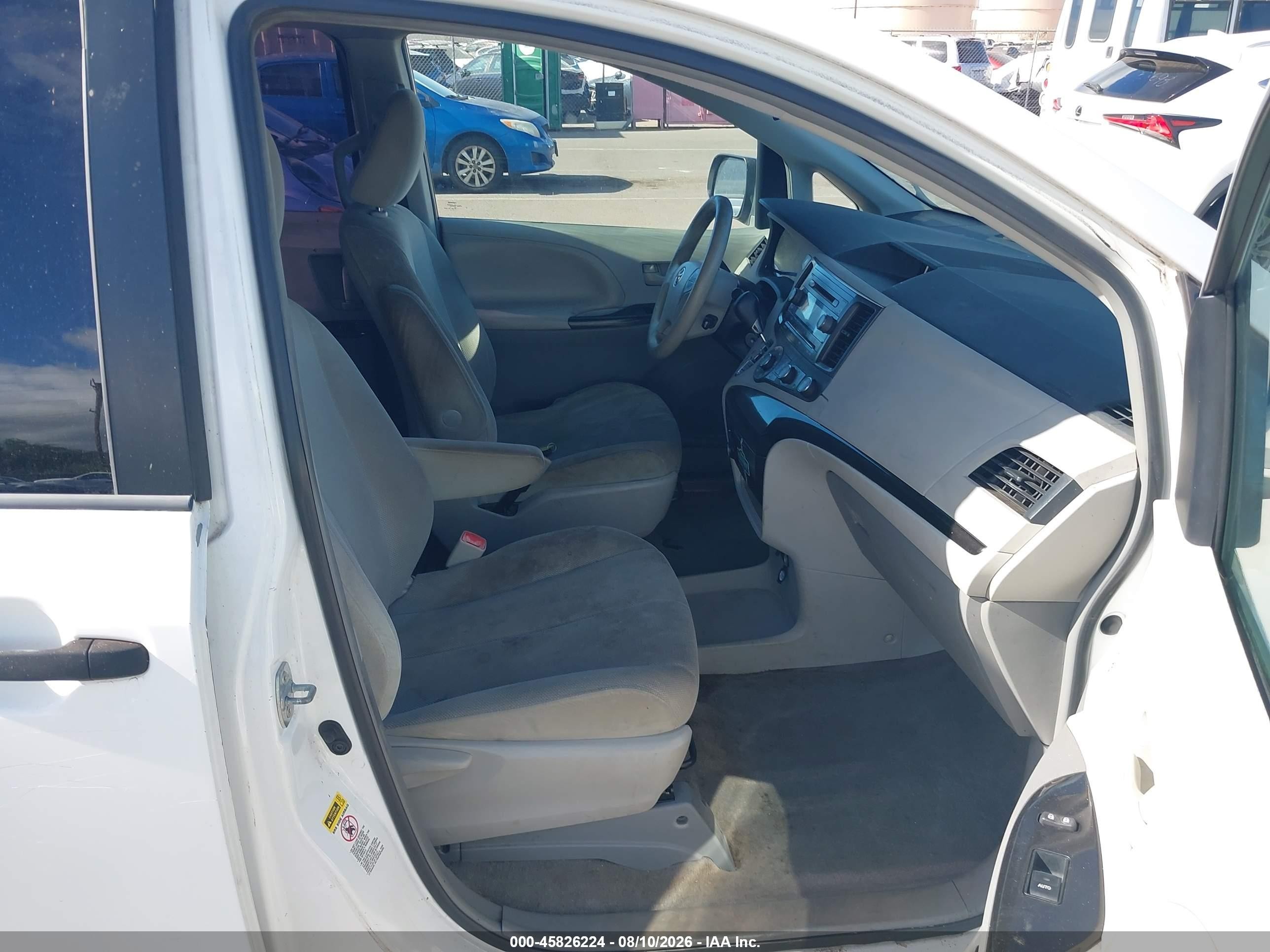 2012 Toyota Sienna Le 8 Passenger White vin: 5TDKA3DC7CS015978