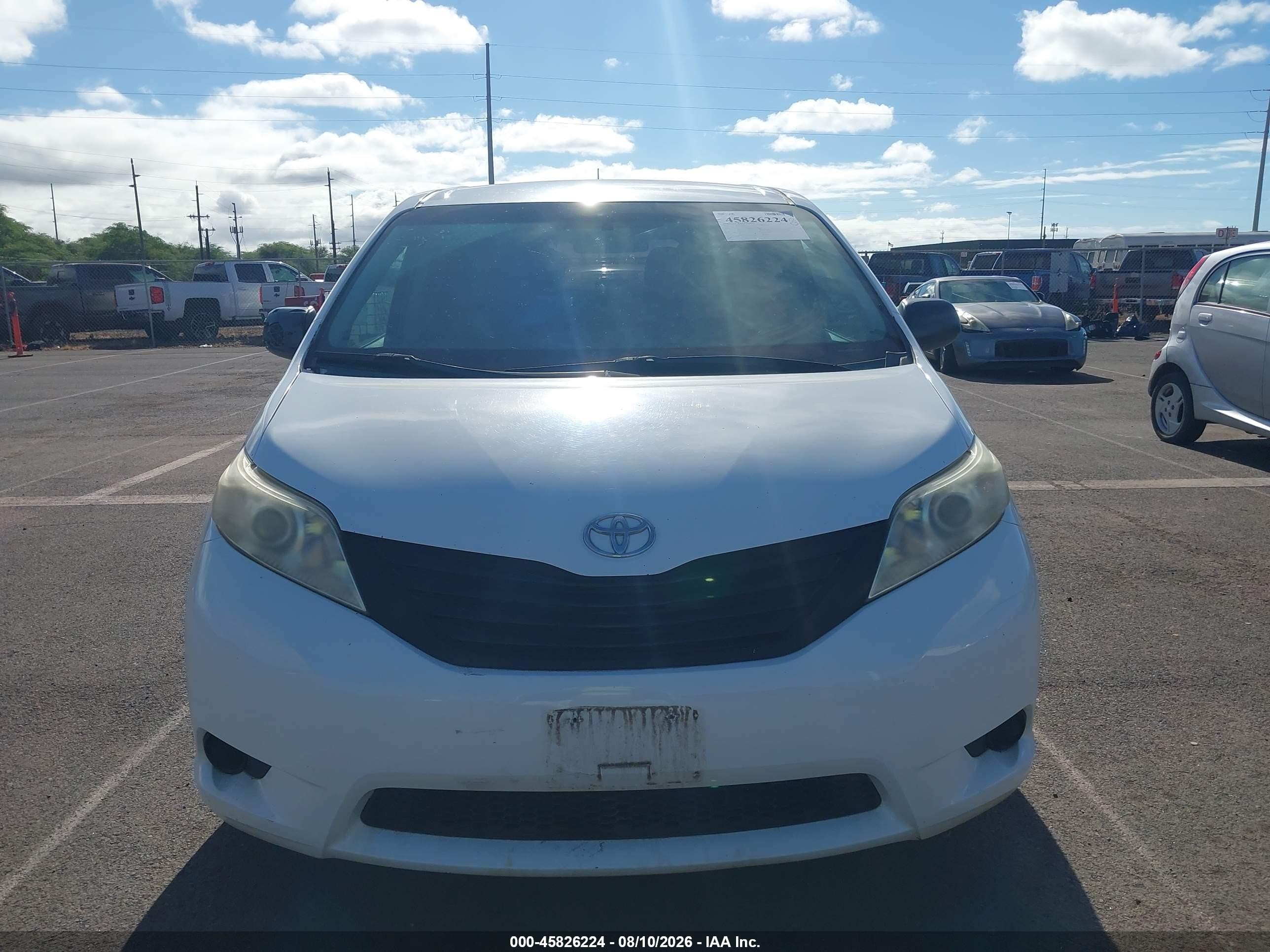 2012 Toyota Sienna Le 8 Passenger White vin: 5TDKA3DC7CS015978