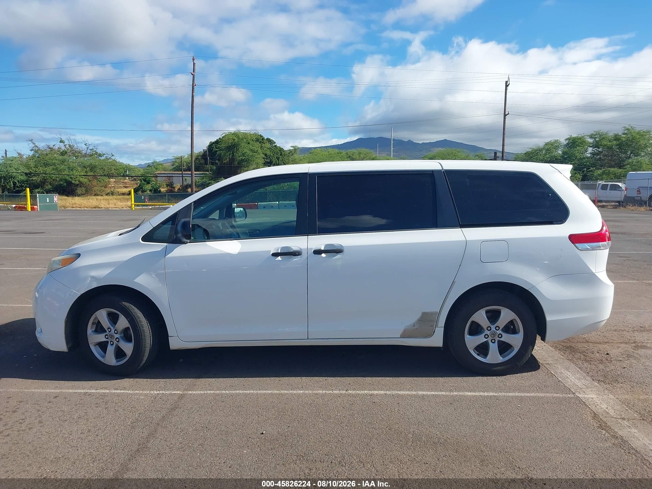 2012 Toyota Sienna Le 8 Passenger White vin: 5TDKA3DC7CS015978