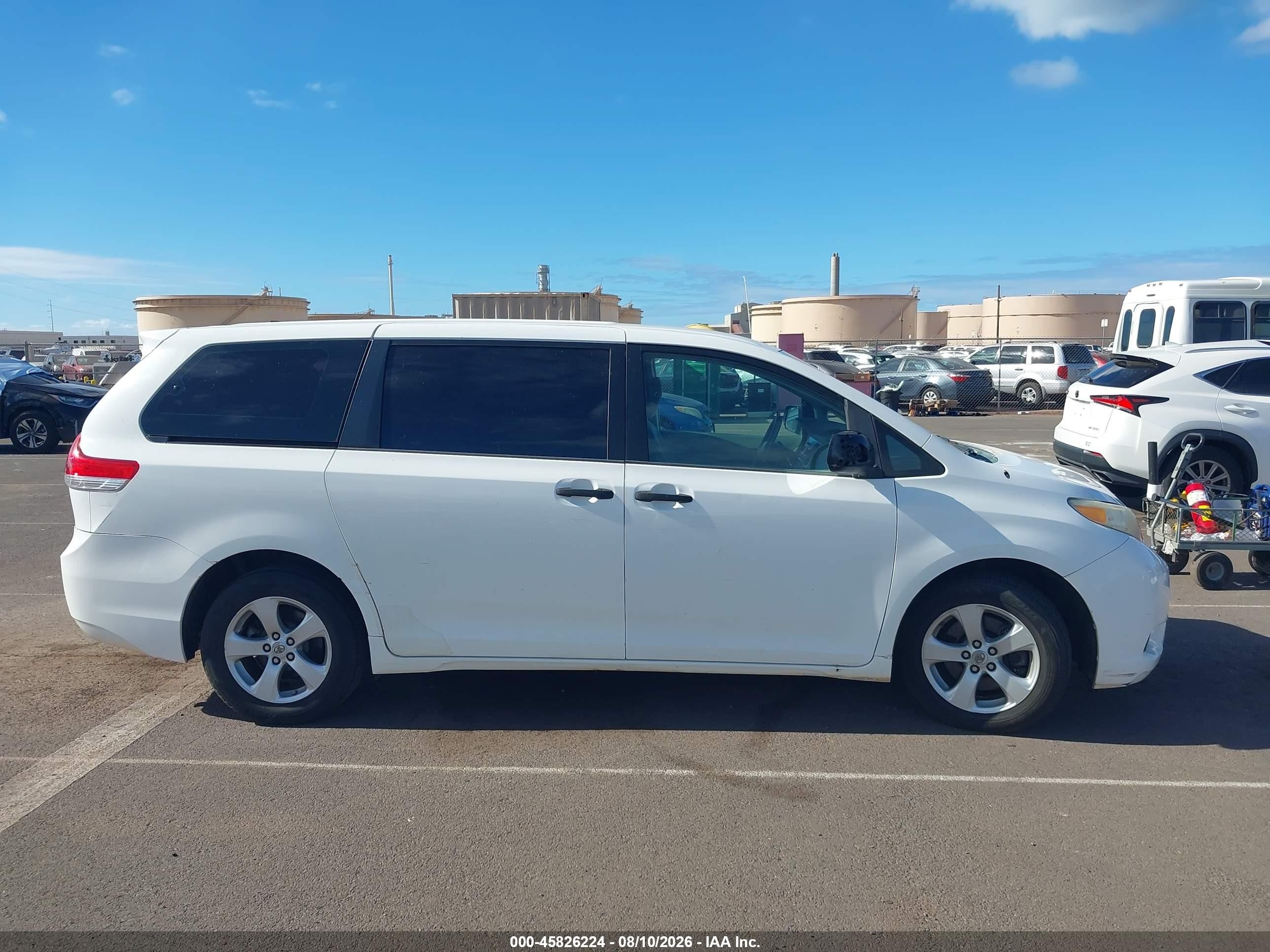 2012 Toyota Sienna Le 8 Passenger White vin: 5TDKA3DC7CS015978