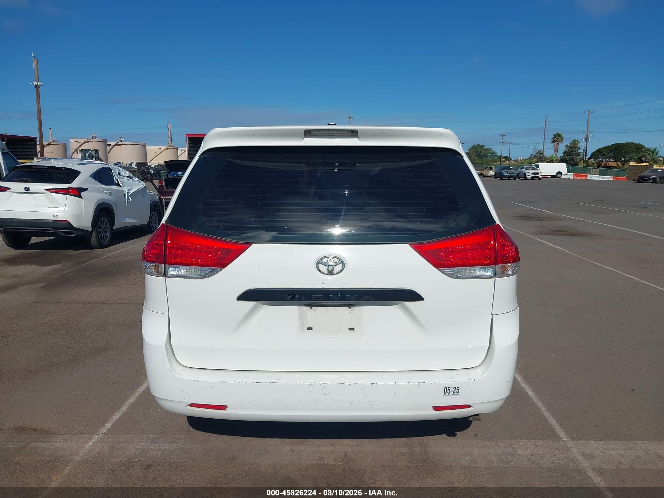 2012 Toyota Sienna Le 8 Passenger White vin: 5TDKA3DC7CS015978
