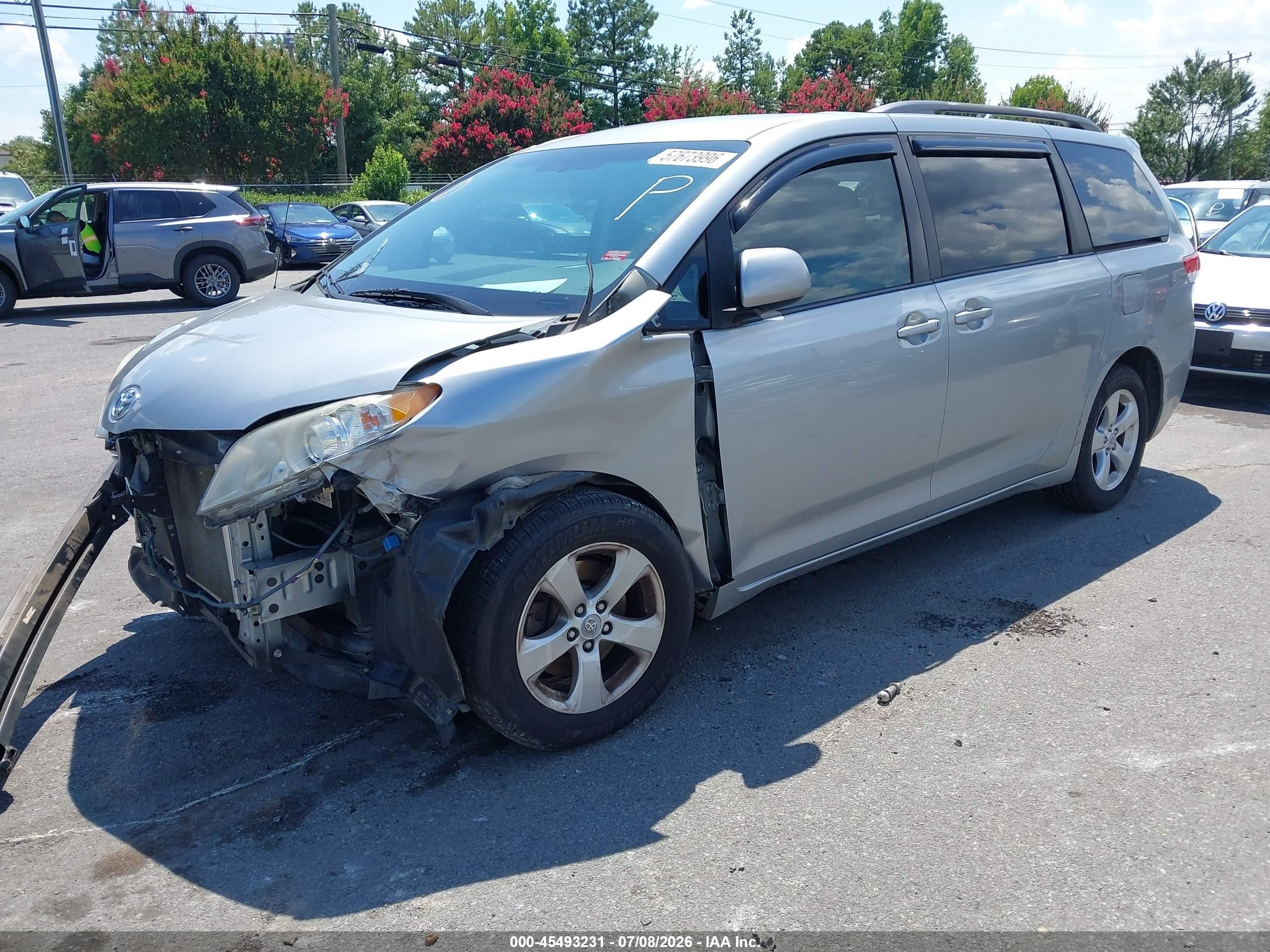 2011 Toyota Sienna Le Silver vin: 5TDKA3DC8BS003675