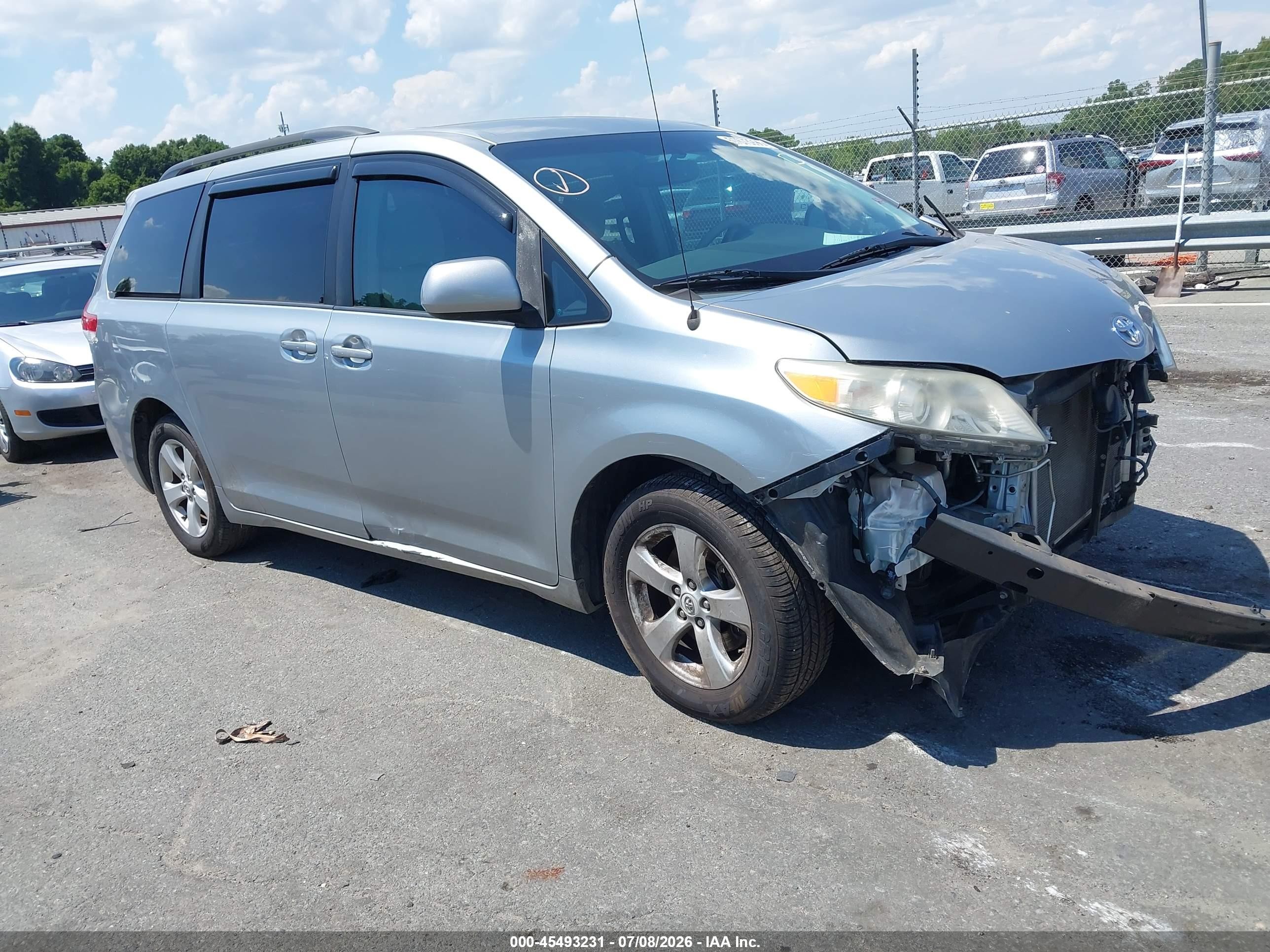 2011 Toyota Sienna Le Silver vin: 5TDKA3DC8BS003675