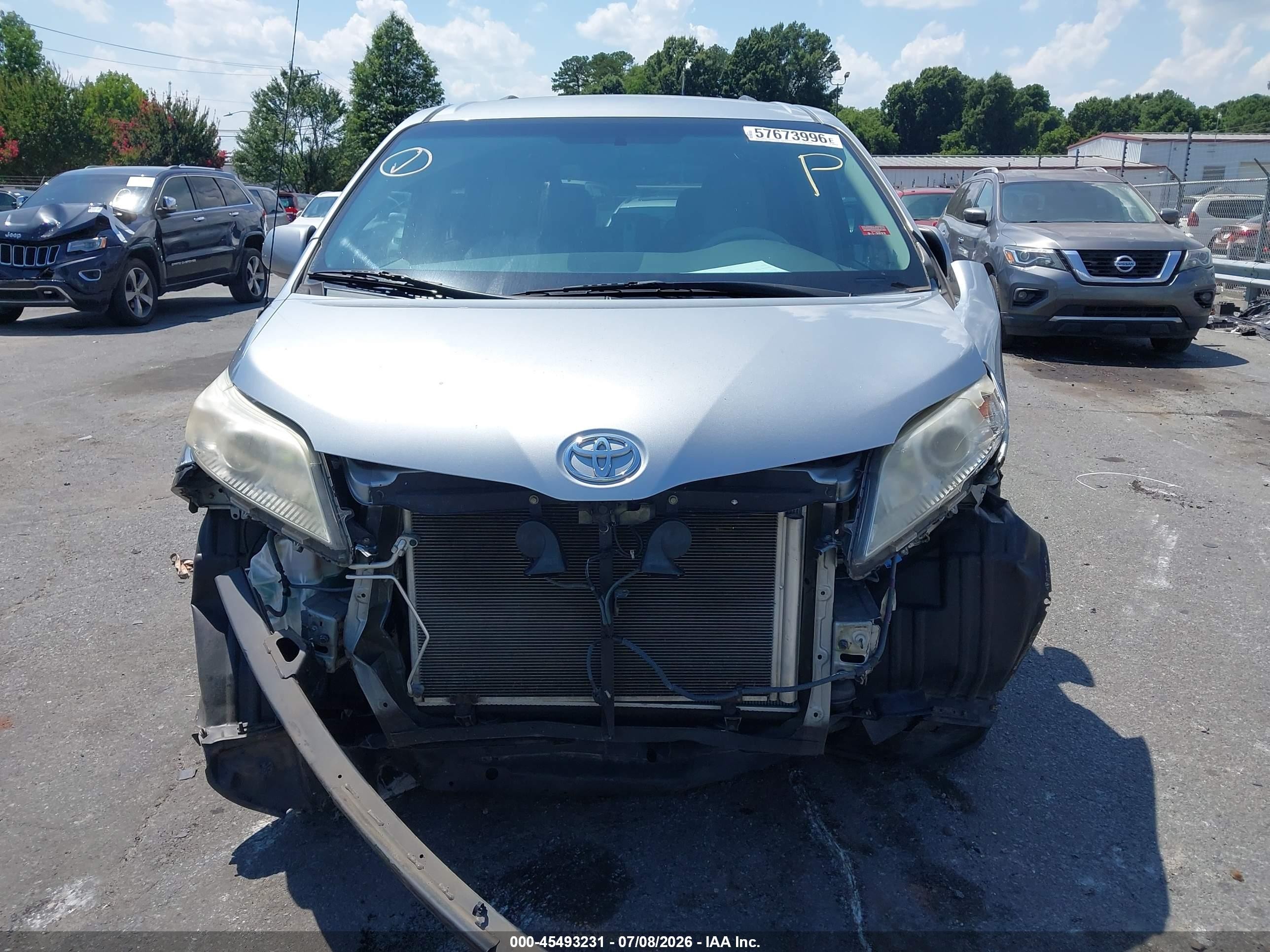2011 Toyota Sienna Le Silver vin: 5TDKA3DC8BS003675