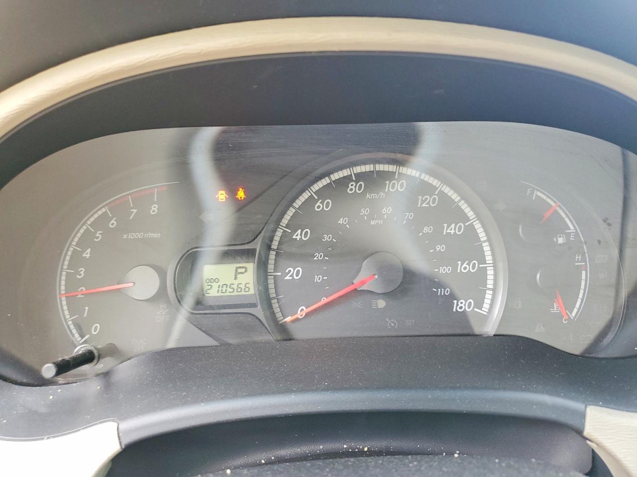 2011 Toyota Sienna Base 7-passenger Золотой vin: 5TDKA3DC9BS001269