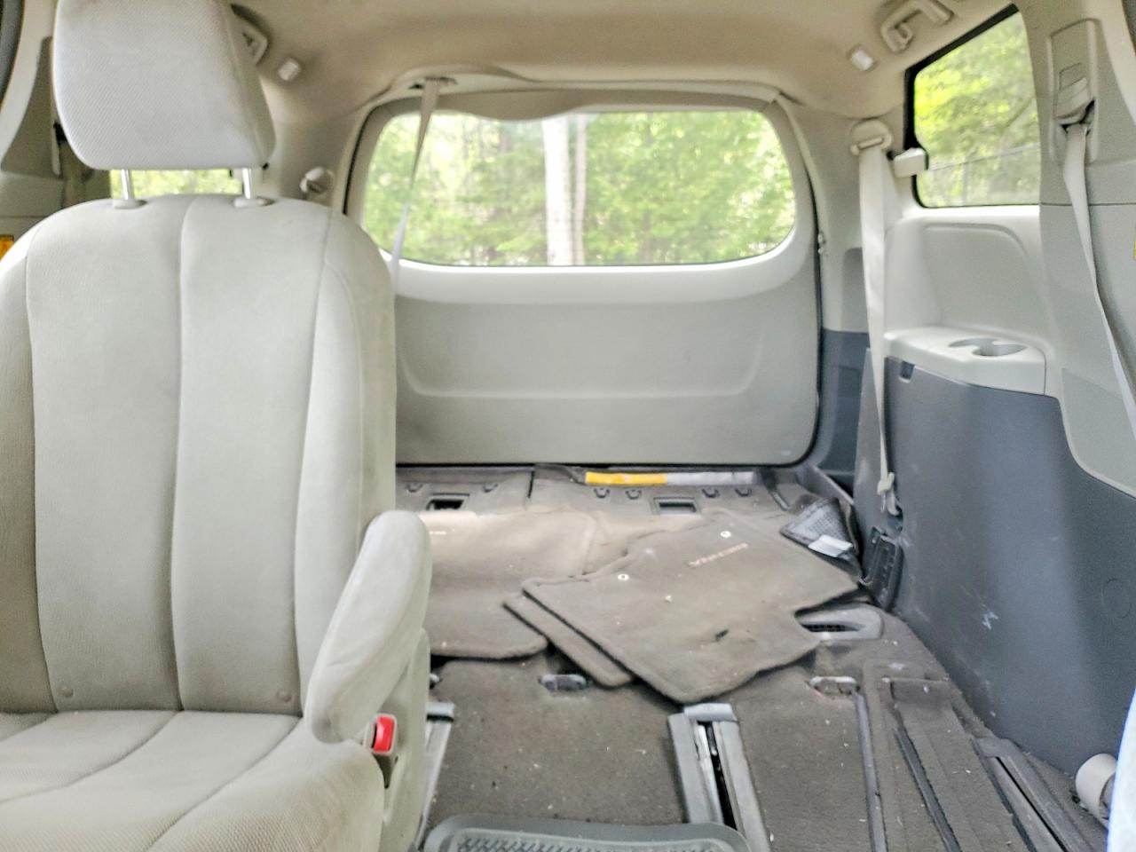 2011 Toyota Sienna Base 7-passenger Золотой vin: 5TDKA3DC9BS001269