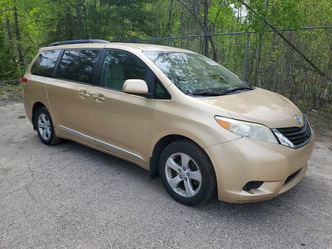 2011 Toyota Sienna Base 7-passenger Золотой vin: 5TDKA3DC9BS001269
