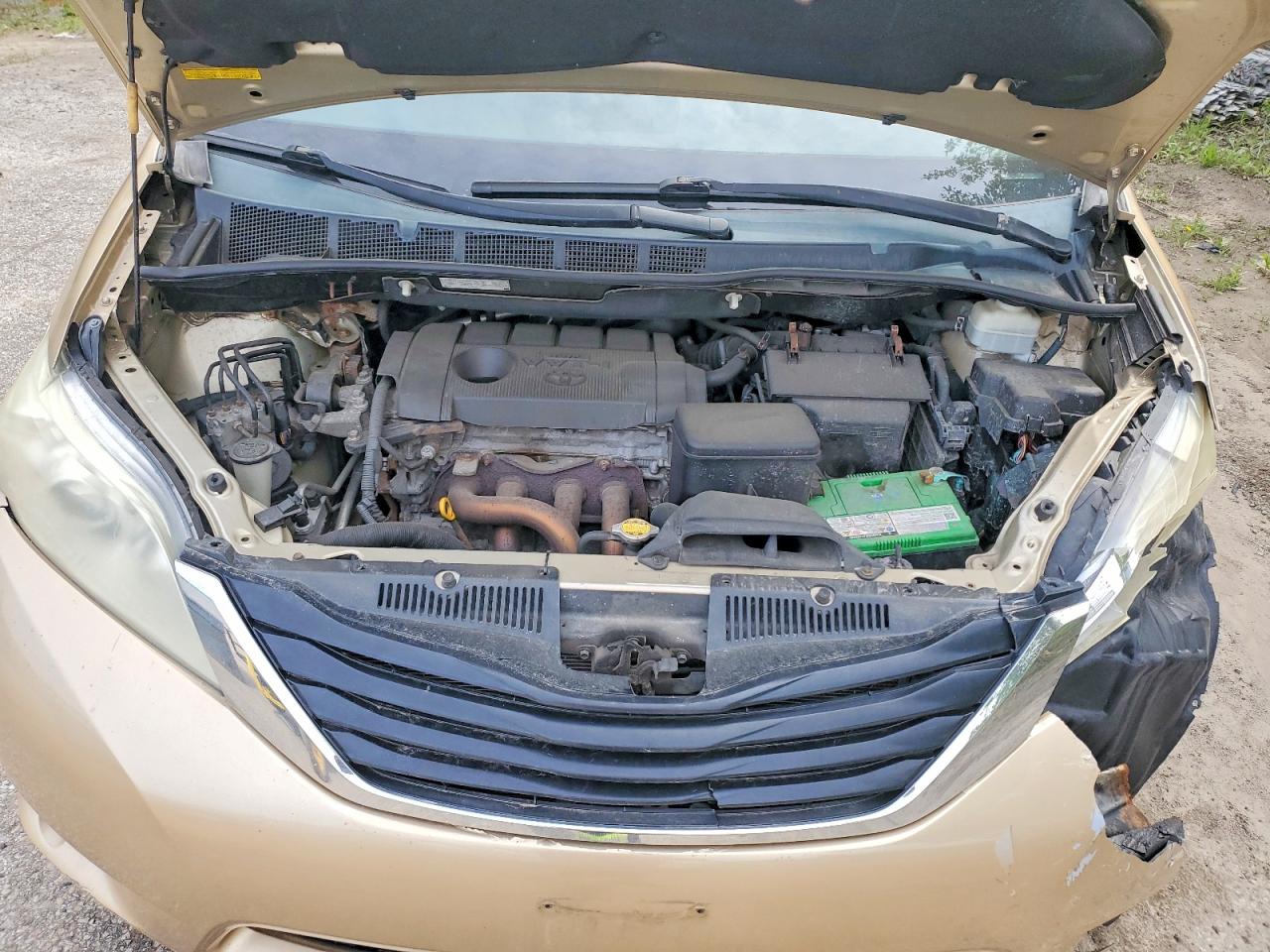 2011 Toyota Sienna Base 7-passenger Золотой vin: 5TDKA3DC9BS001269