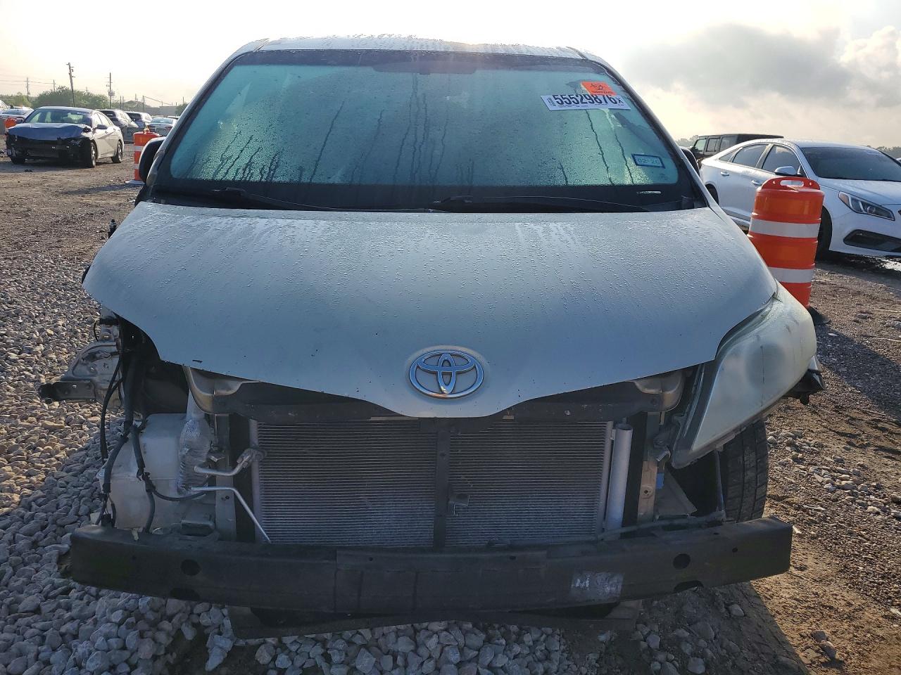 2011 Toyota *unknown* Золотой vin: 5TDKA3DC9BS004897