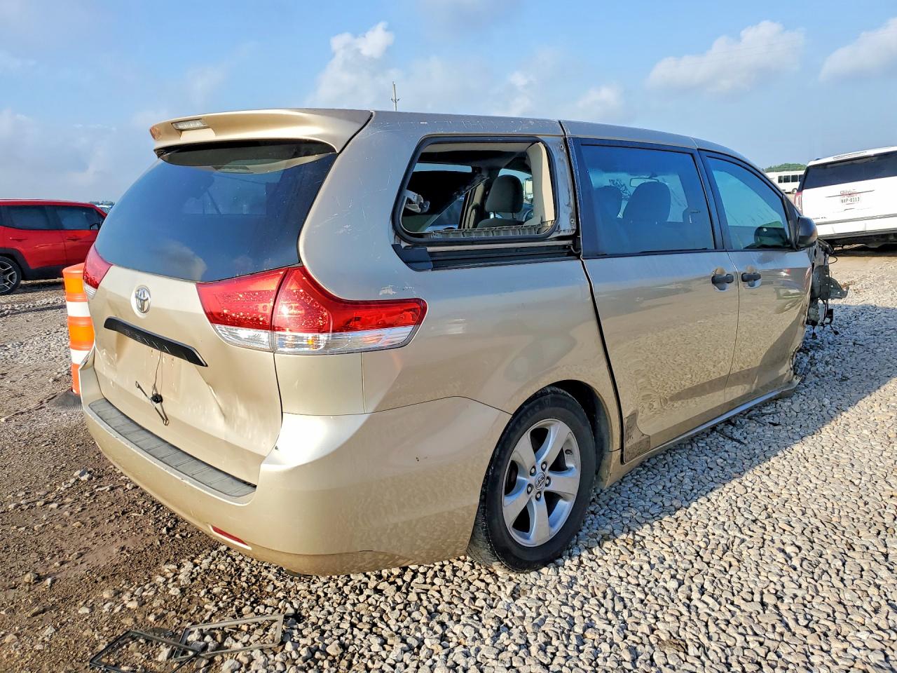 2011 Toyota *unknown* Золотой vin: 5TDKA3DC9BS004897