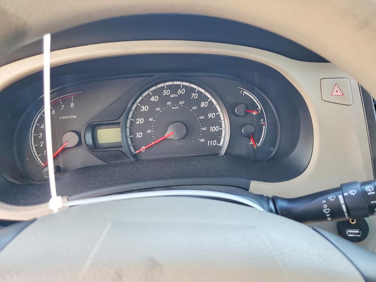 2011 Toyota *unknown* Золотой vin: 5TDKA3DC9BS004897